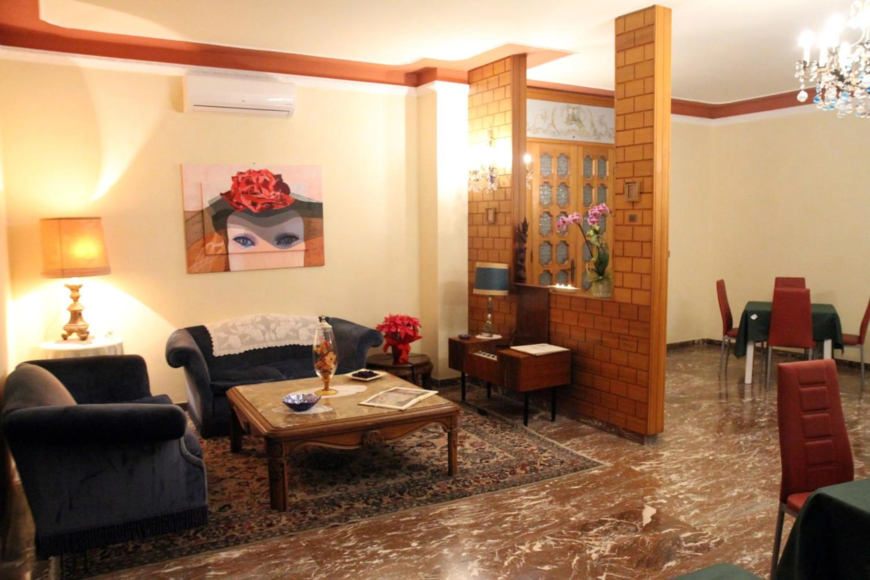 Communal lounge/ TV room in La Dimora di Vesta