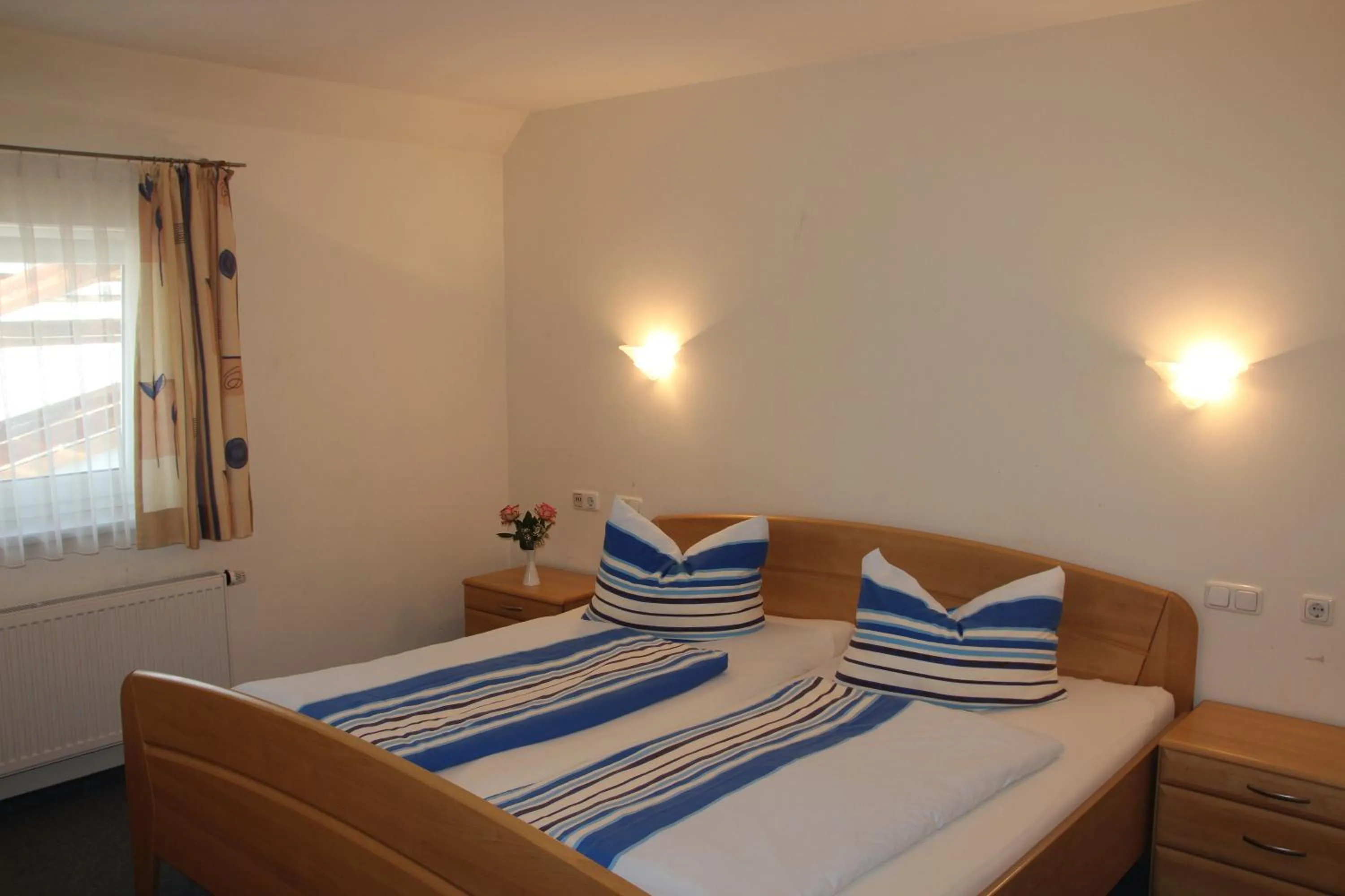 Bed in Schwarzer Adler