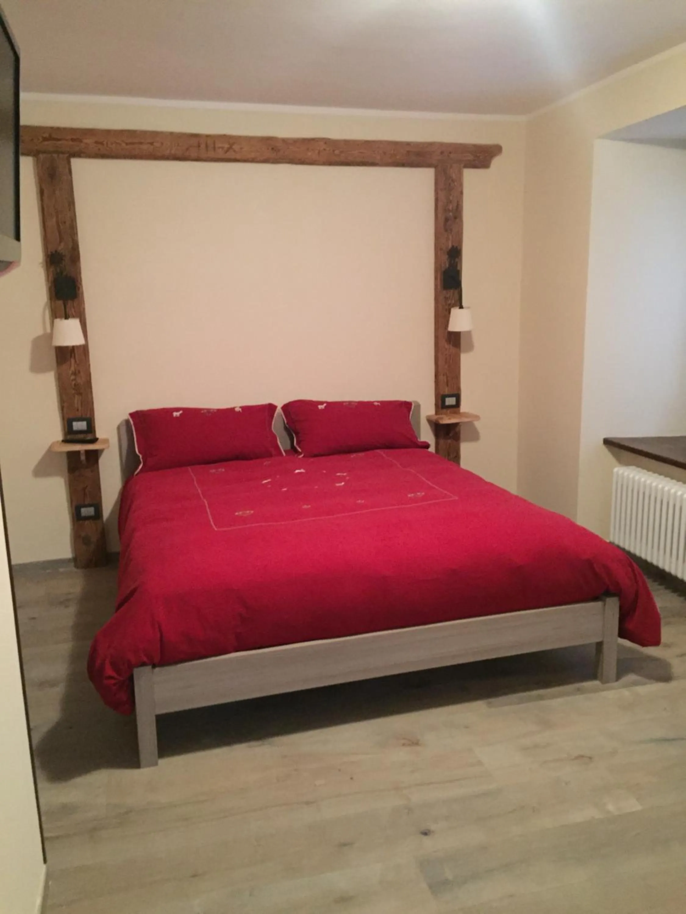 Photo of the whole room, Bed in La Boule de Neige