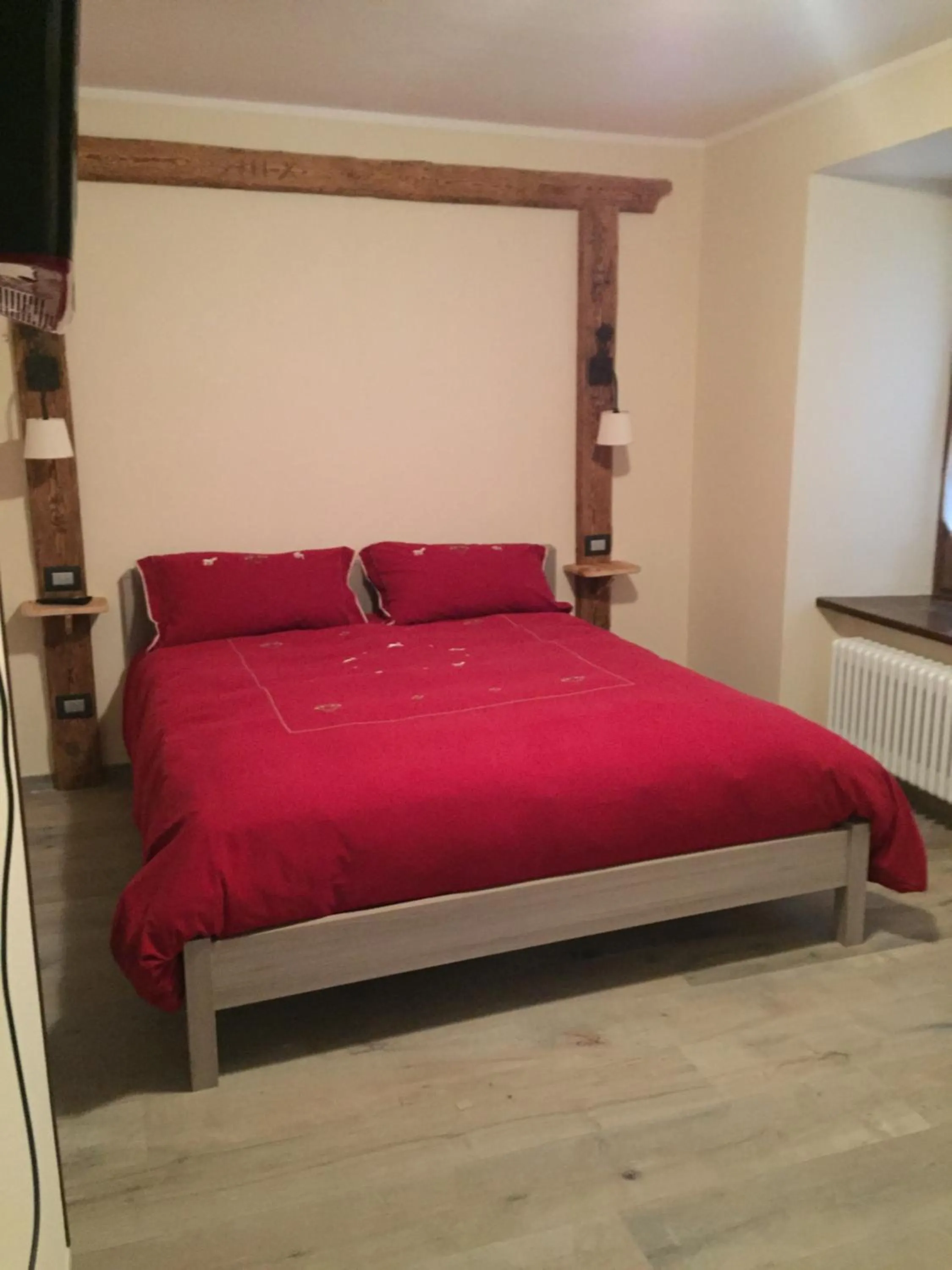 Photo of the whole room, Bed in La Boule de Neige