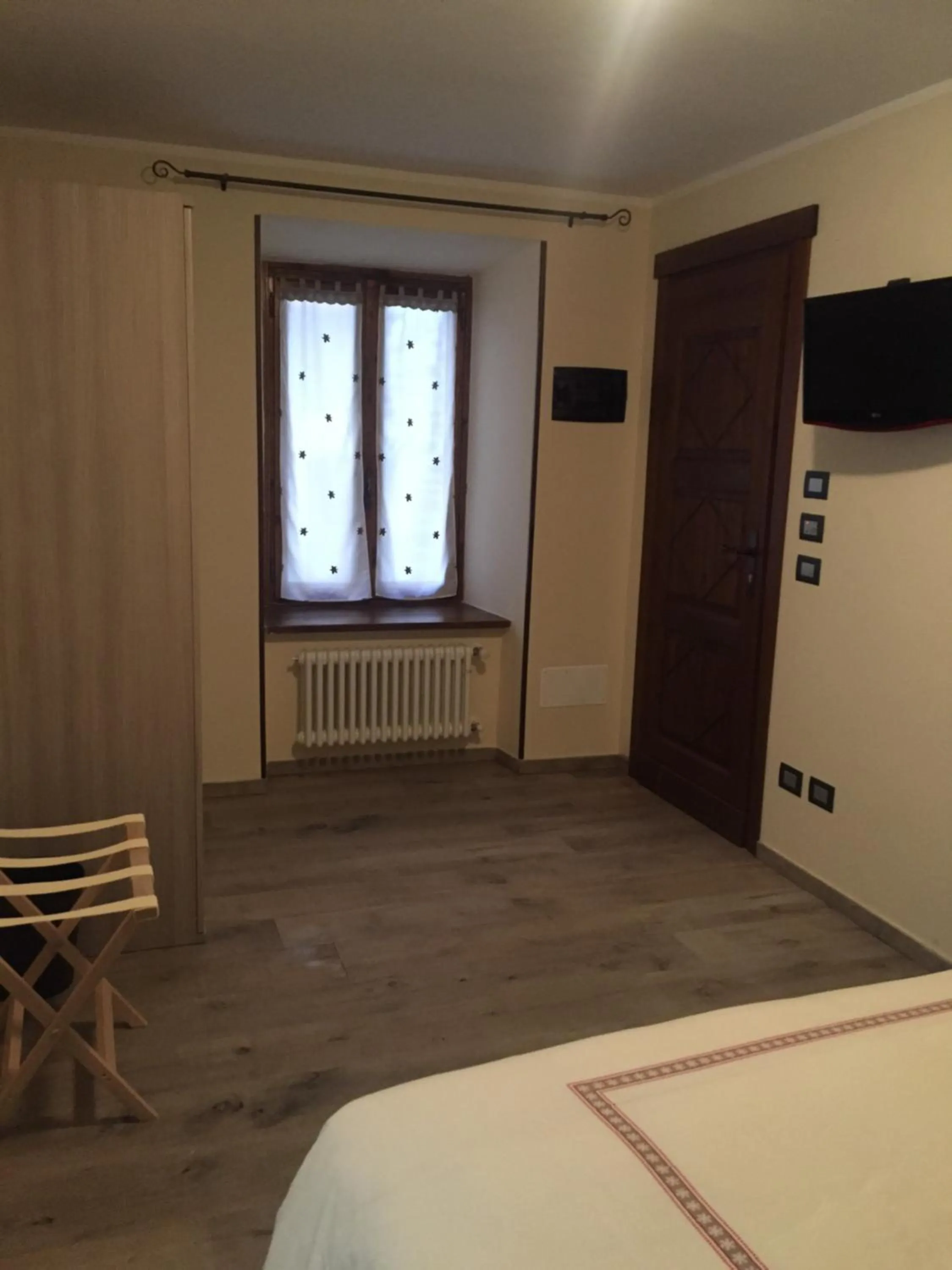 Photo of the whole room, Bed in La Boule de Neige