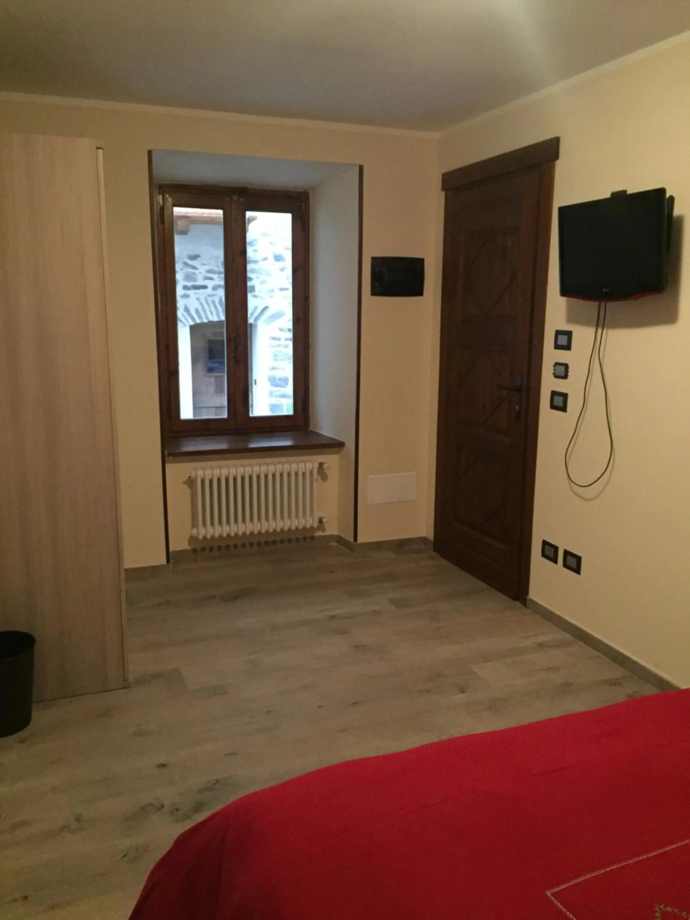 Photo of the whole room, Bed in La Boule de Neige