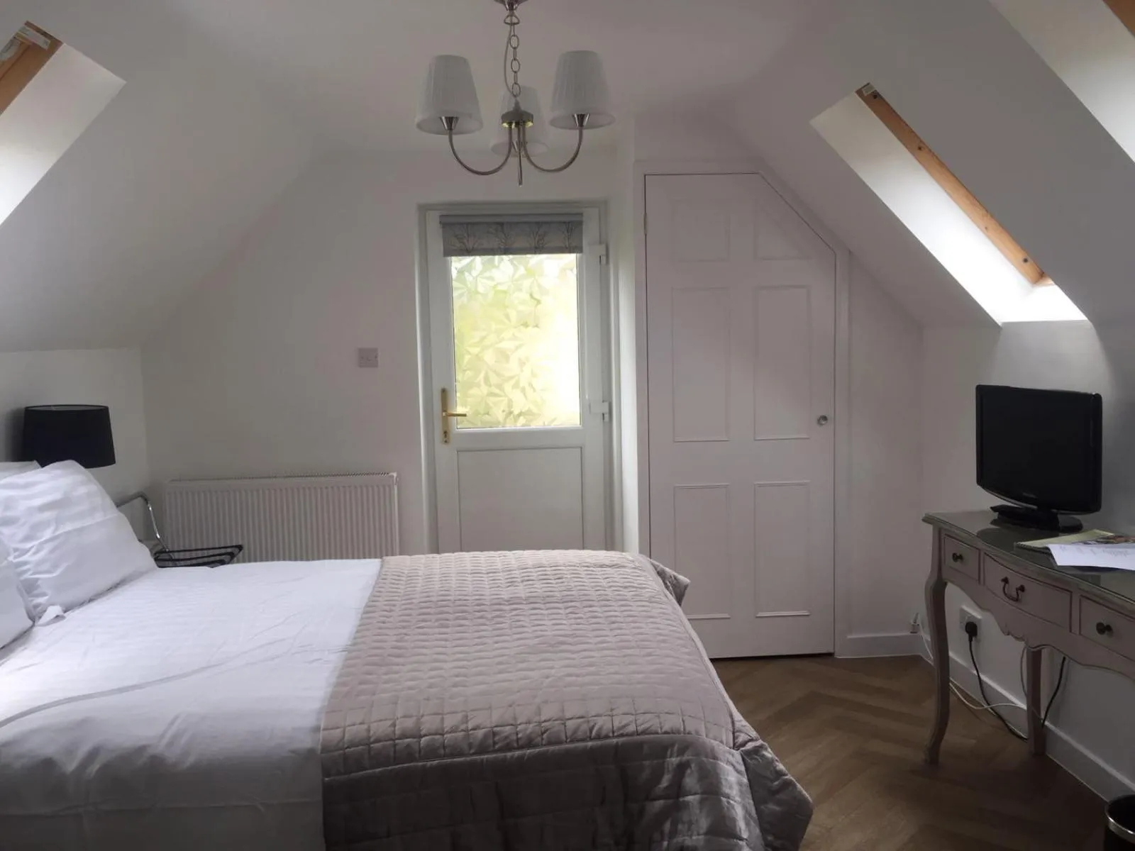 Bedroom, Bed in Coombe House