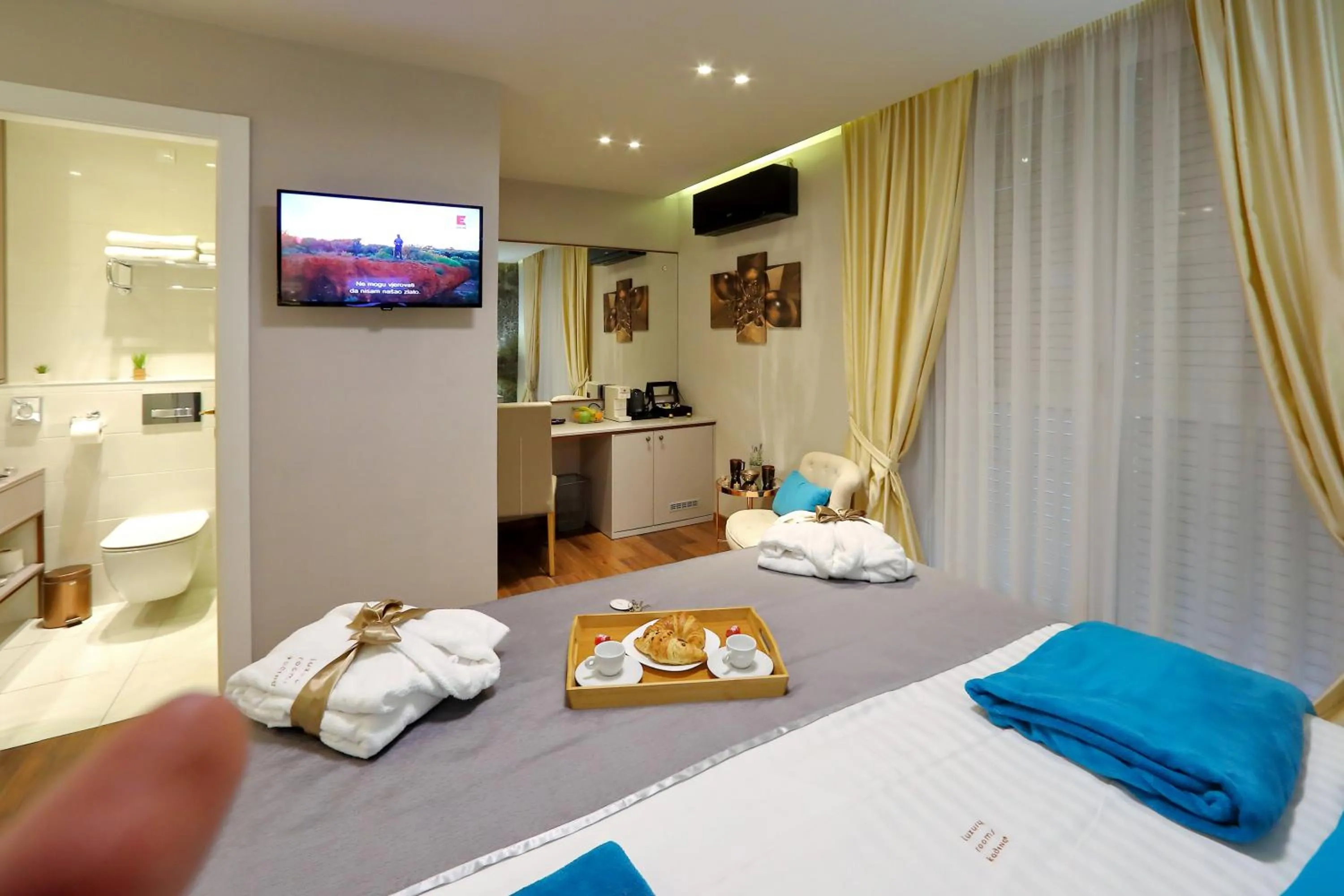 Massage, Bed in Luxury rooms Kadena