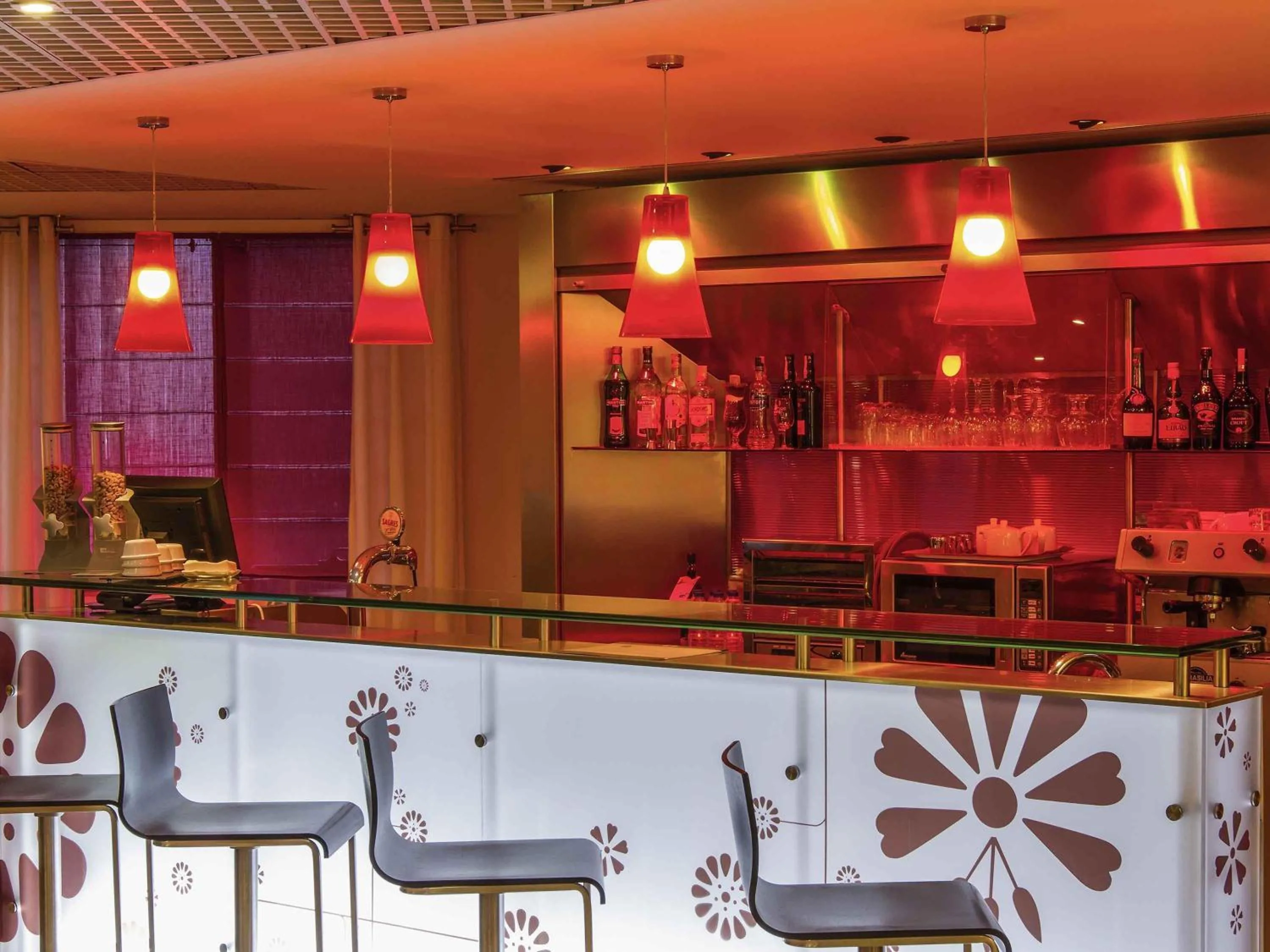 Lounge or bar in ibis Porto Centro São Bento