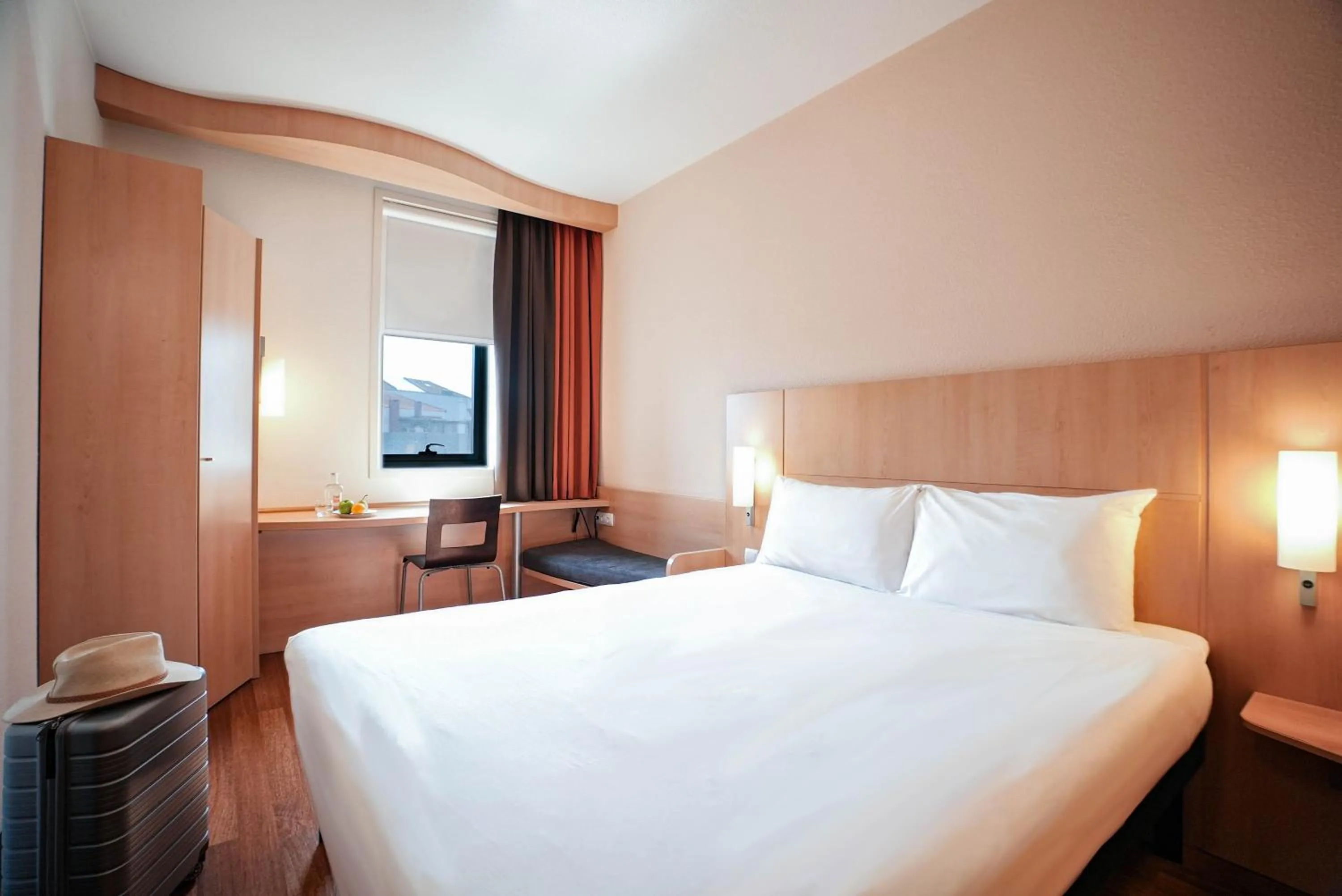 Bedroom, Bed in ibis Porto Centro São Bento