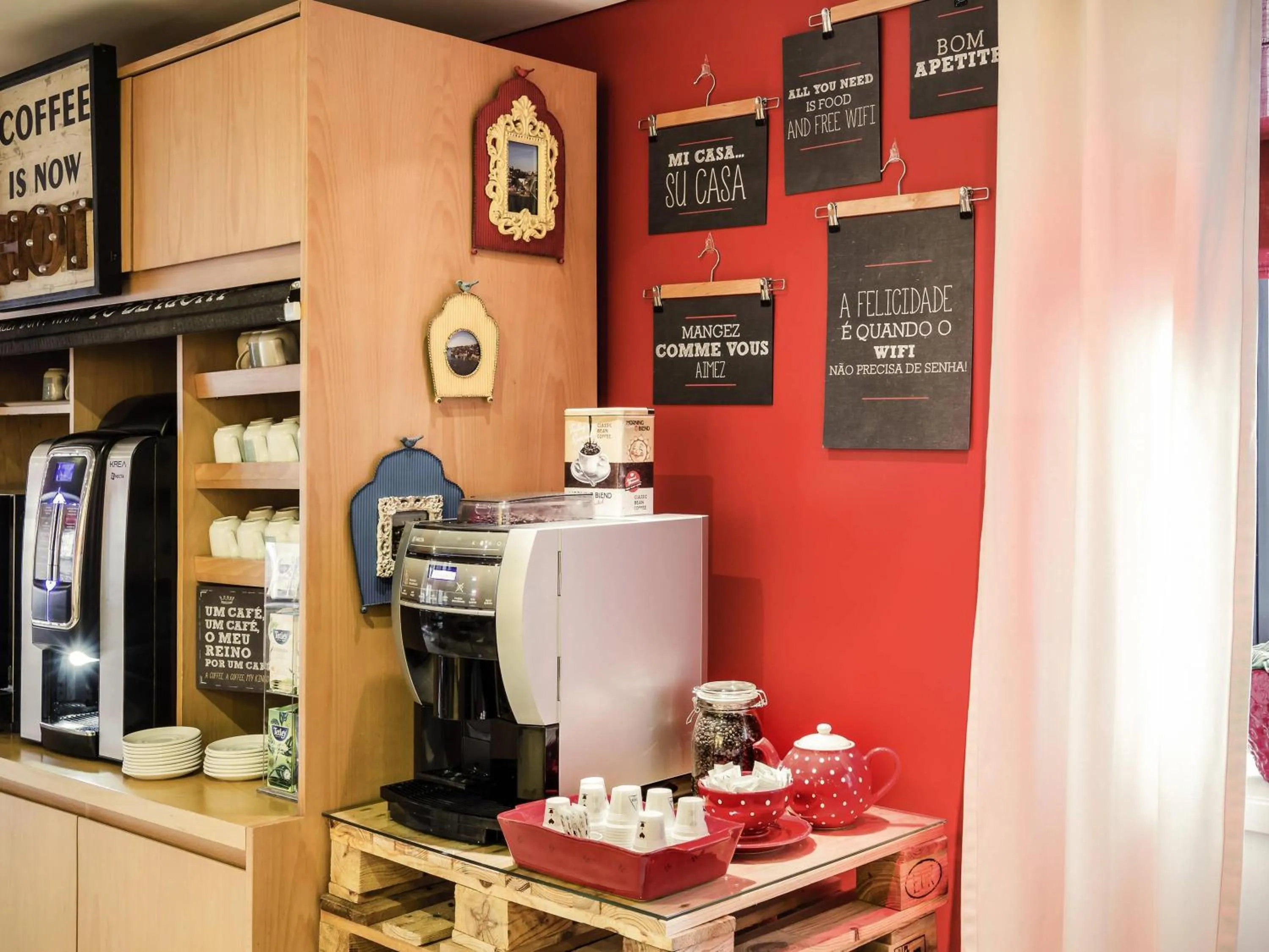 Breakfast in ibis Porto Centro São Bento