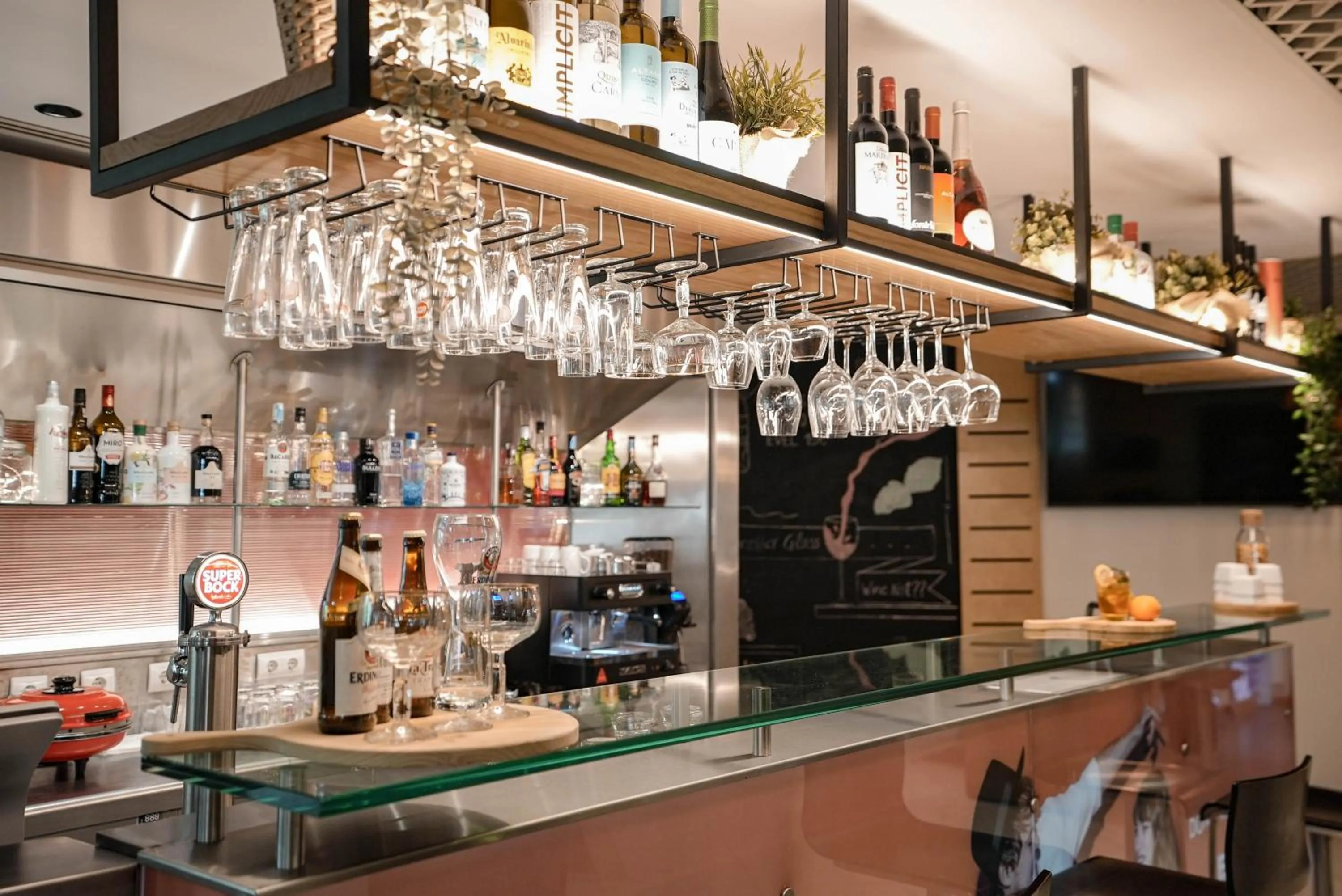 Lounge or bar in ibis Porto Centro São Bento