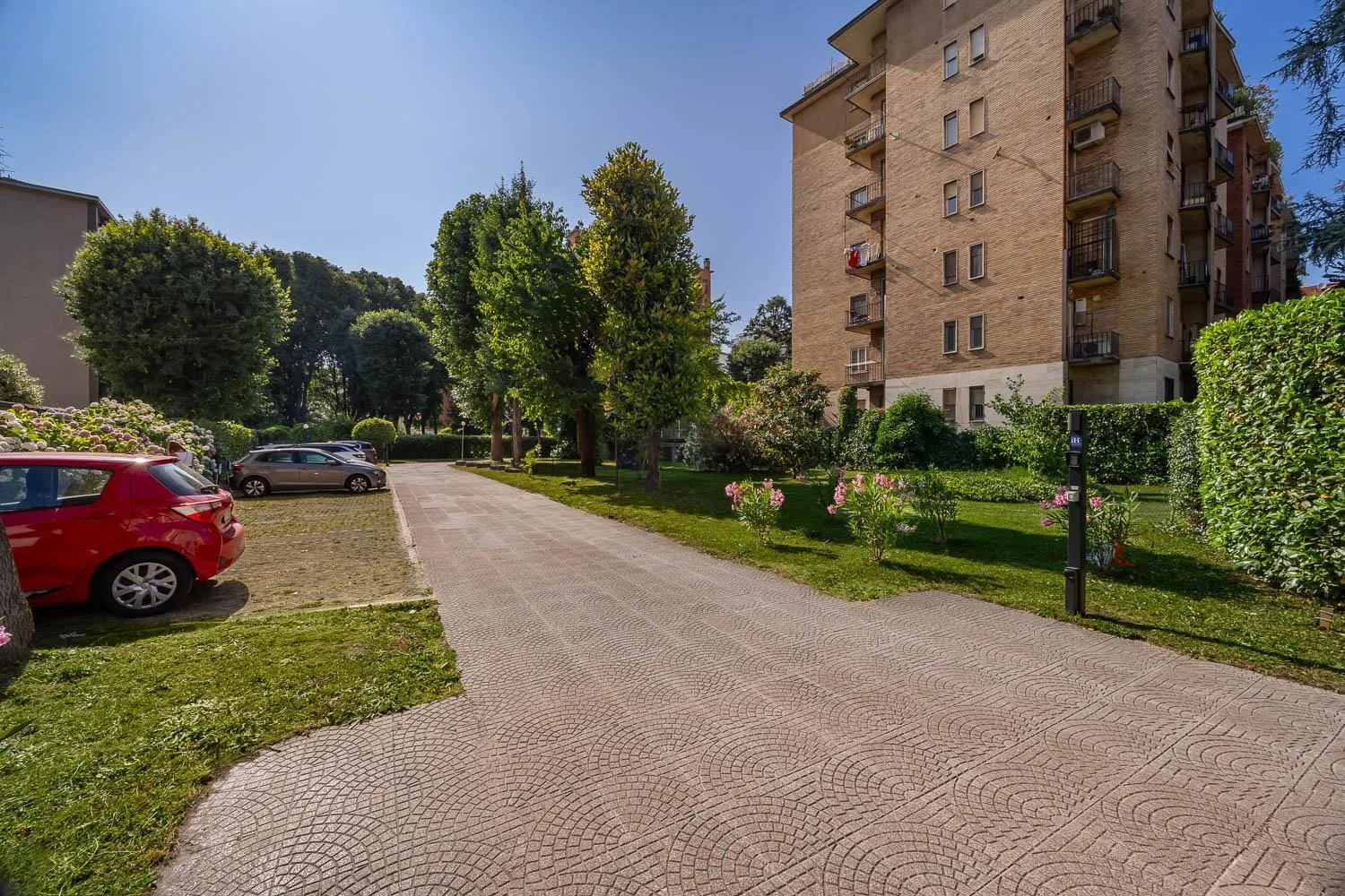 Parking in iH Hotels Milano ApartHotel Argonne Park