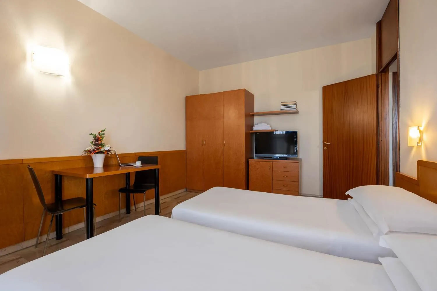 Bed in iH Hotels Milano ApartHotel Argonne Park