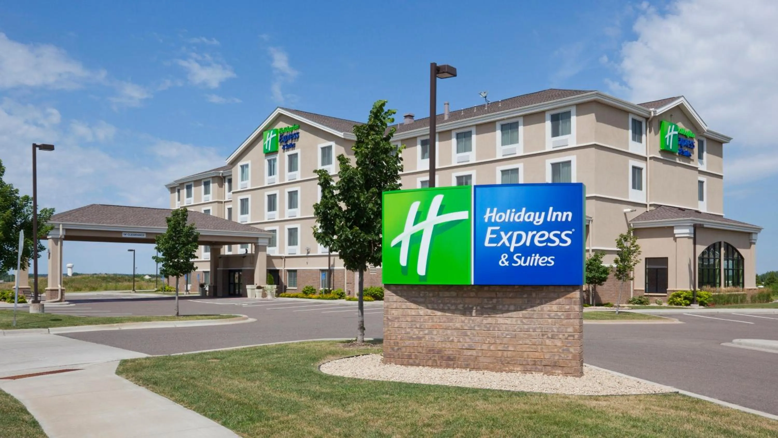 Property building in Holiday Inn Express Hotel & Suites Rogers by IHG