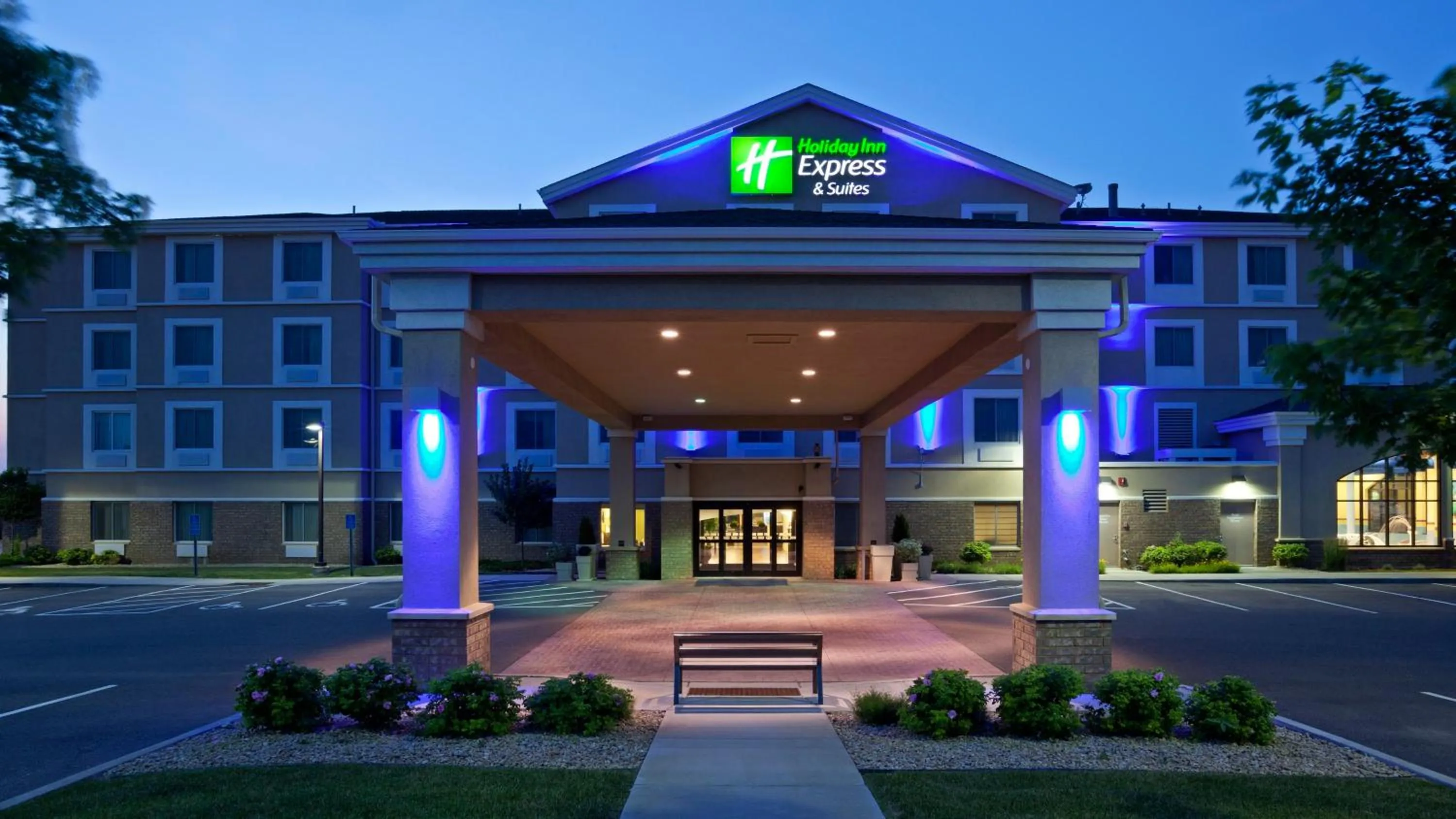 Property building in Holiday Inn Express Hotel & Suites Rogers by IHG