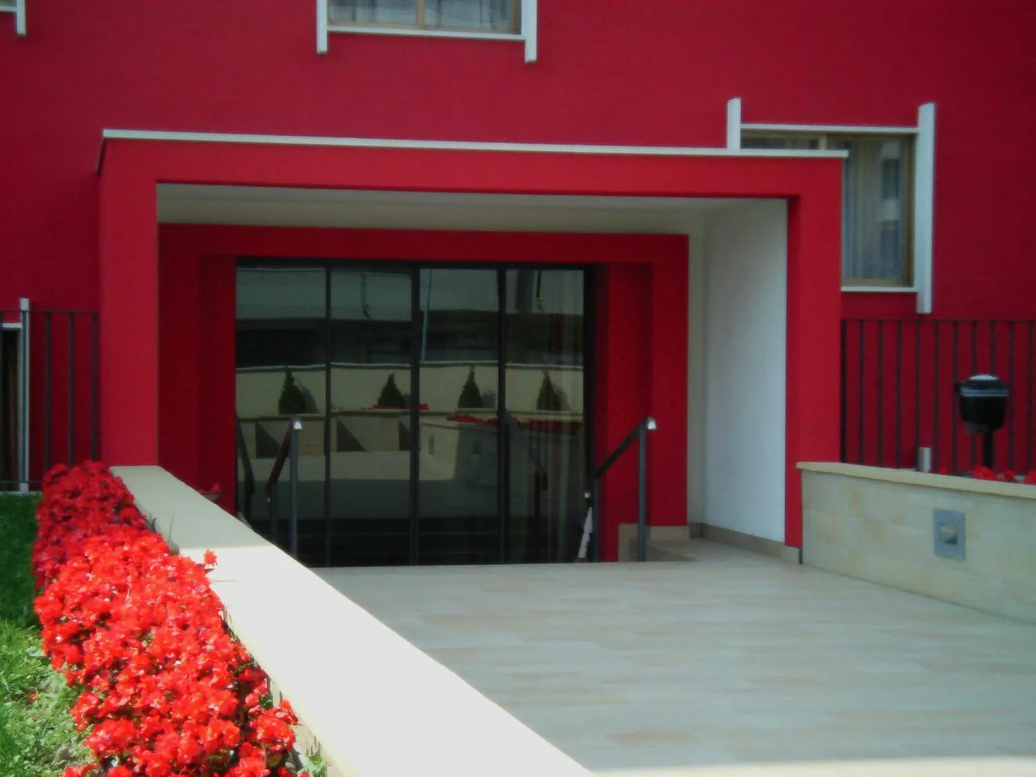 Facade/entrance in Delta Hotel Apartments