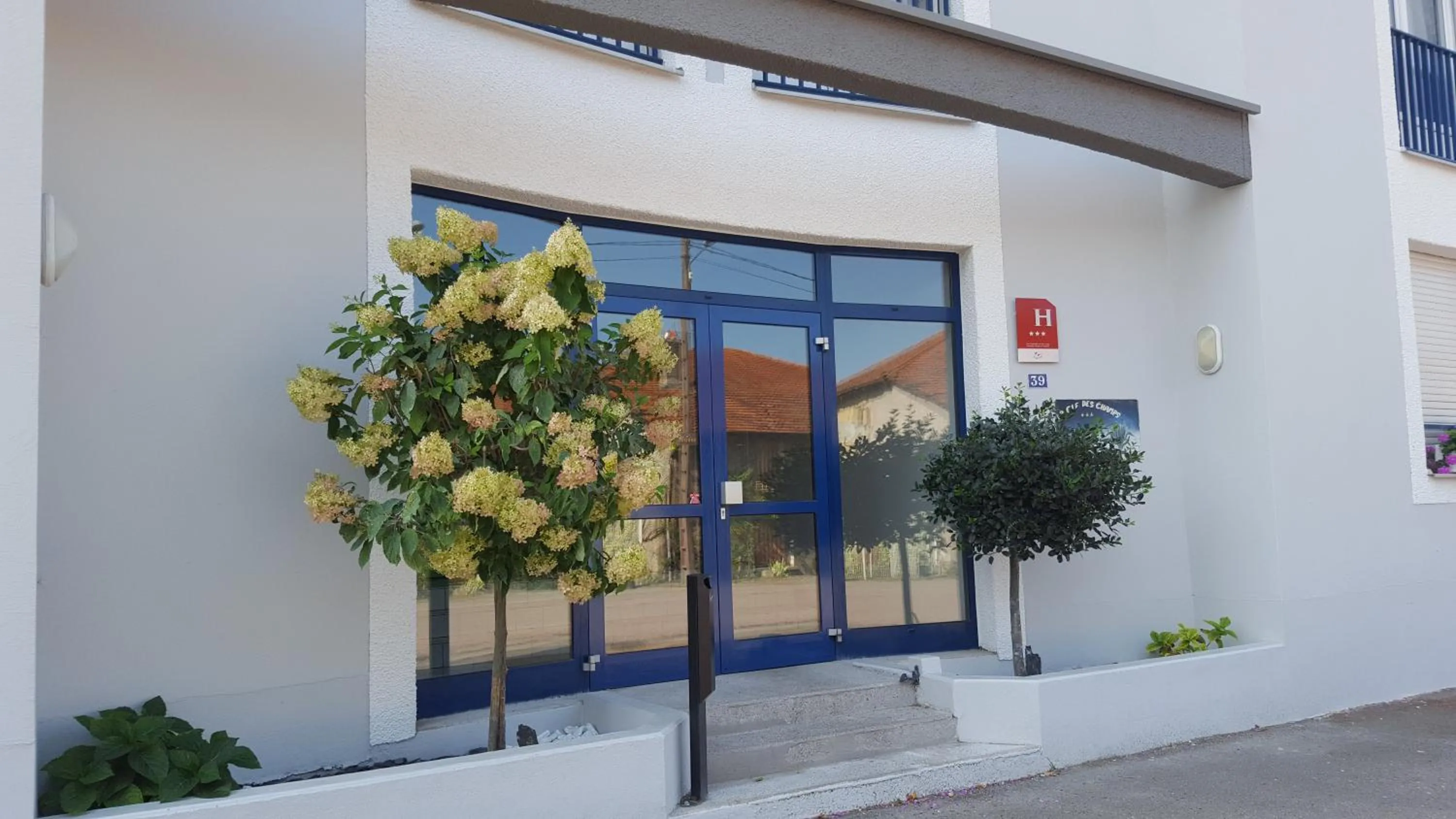 Property building in Logis Burnel Et La Cle Des Champs