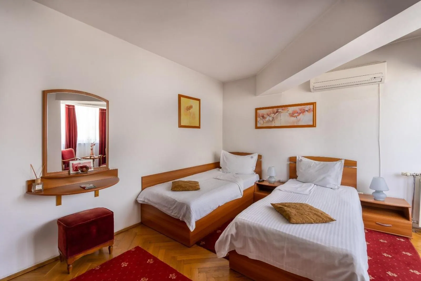 Bed in Villa-Hotel Escala