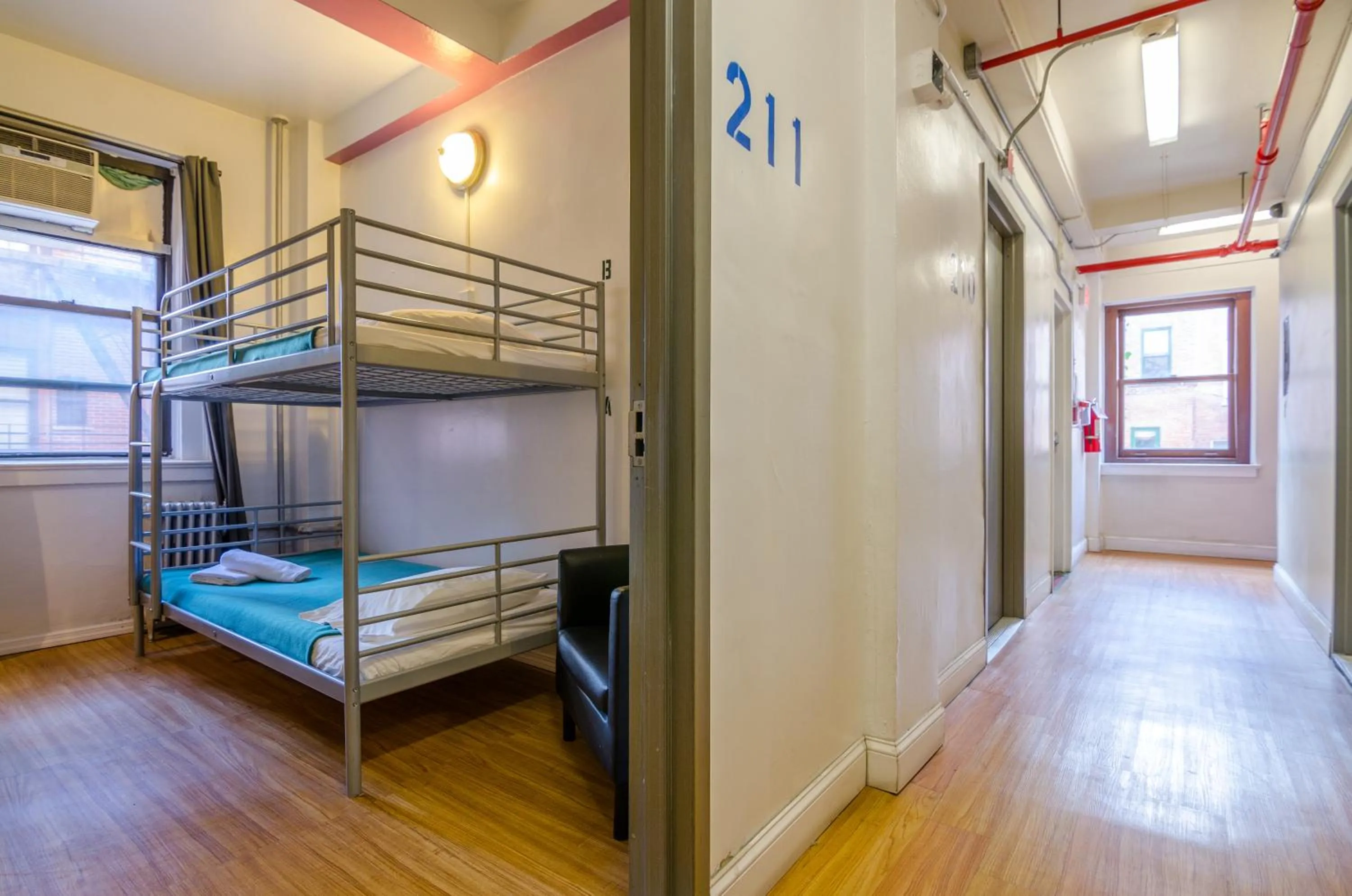 Bedroom, Bunk Bed in Jazz on the Park Youth Hostel