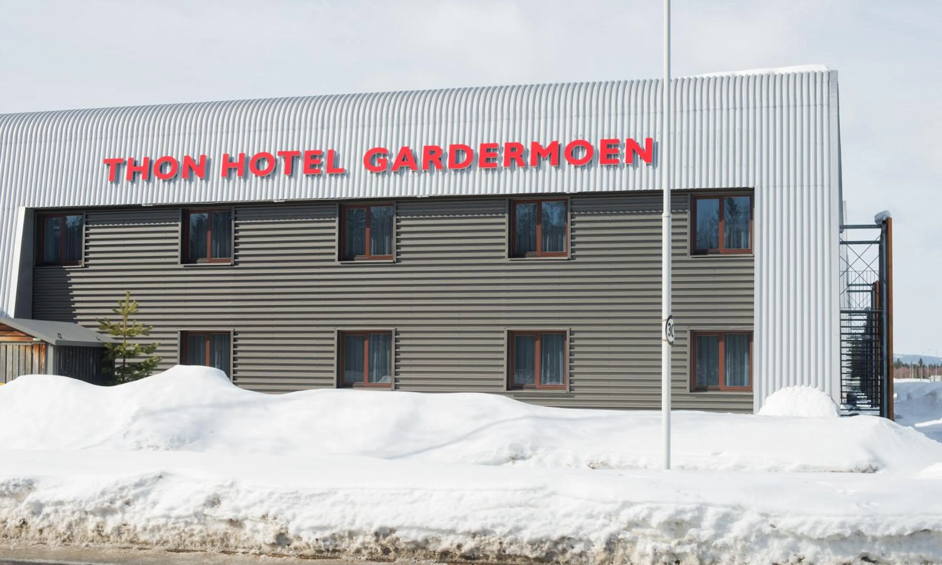 Facade/entrance in Thon Hotel Gardermoen