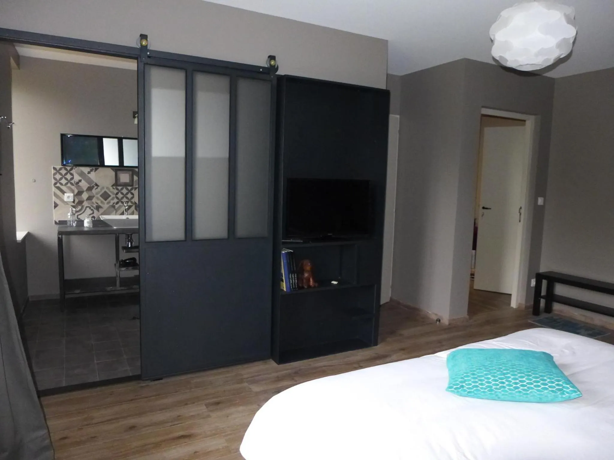 Bathroom, Bed in Le Moulin de Saint-Julien