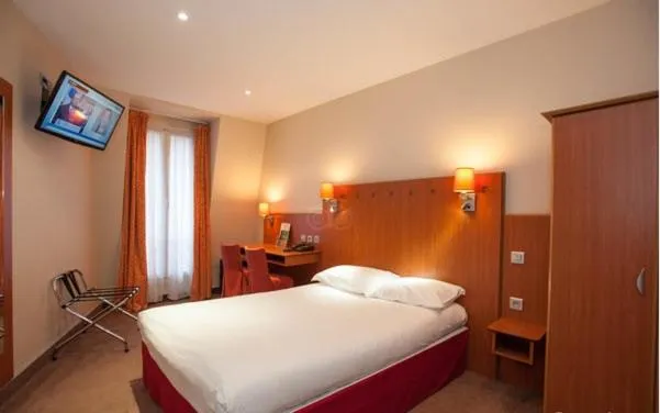 Bed in Terminus Orléans Paris