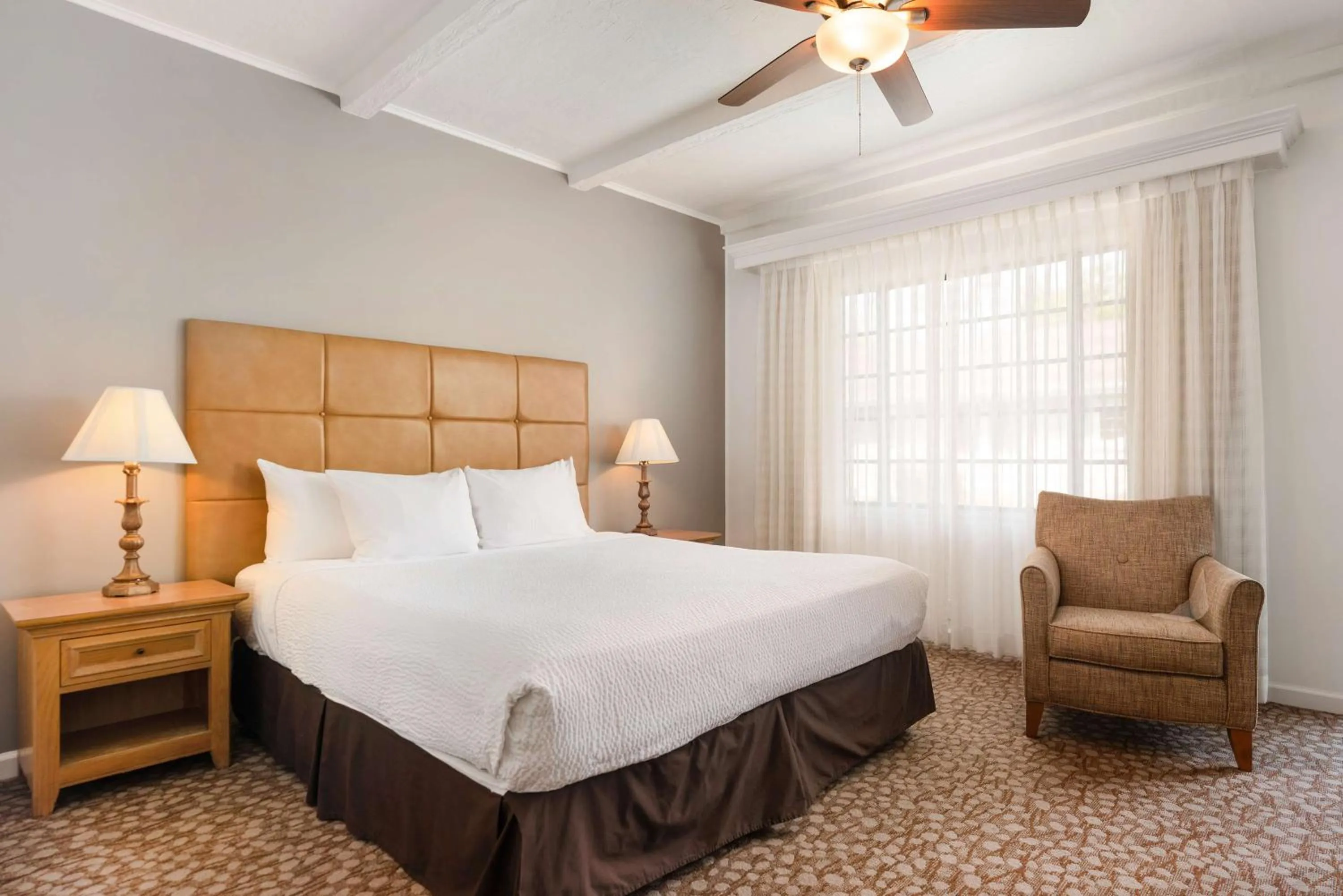 Bedroom, Bed in Best Western Plus Santa Barbara