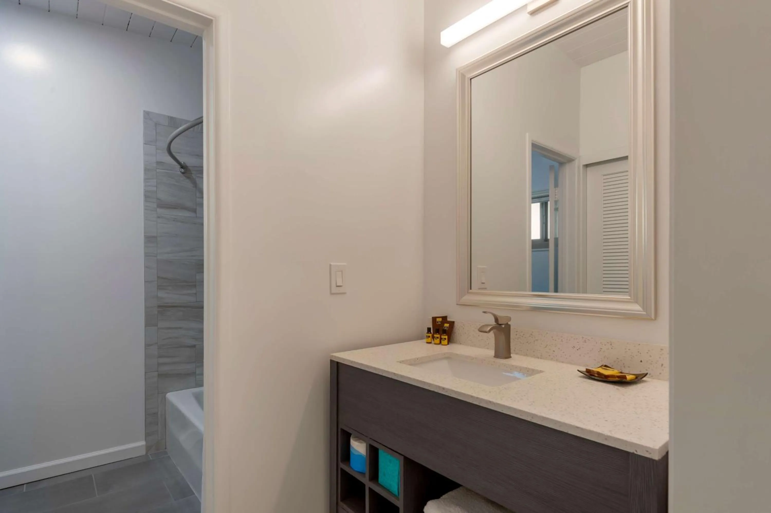 Bedroom in Best Western Plus Santa Barbara