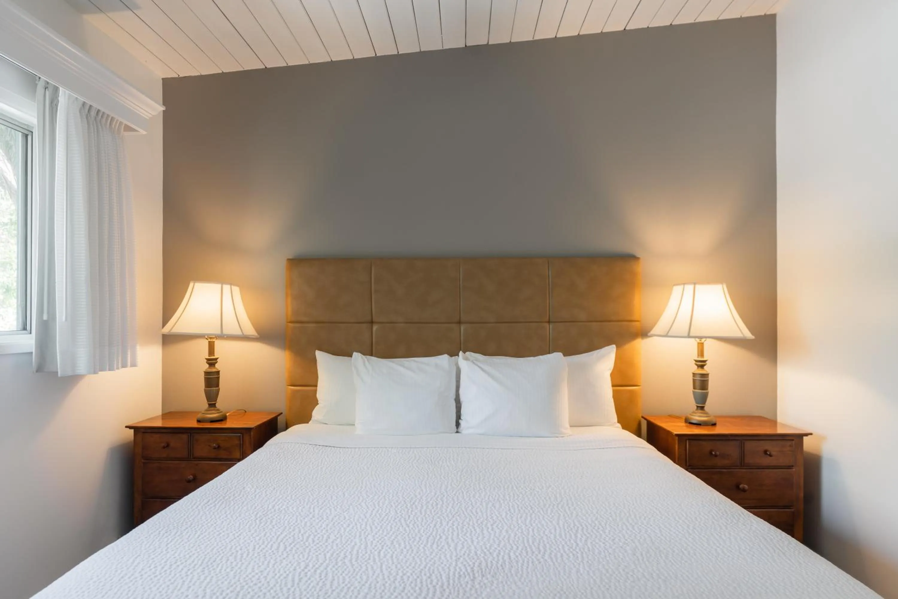 Bed in Best Western Plus Santa Barbara