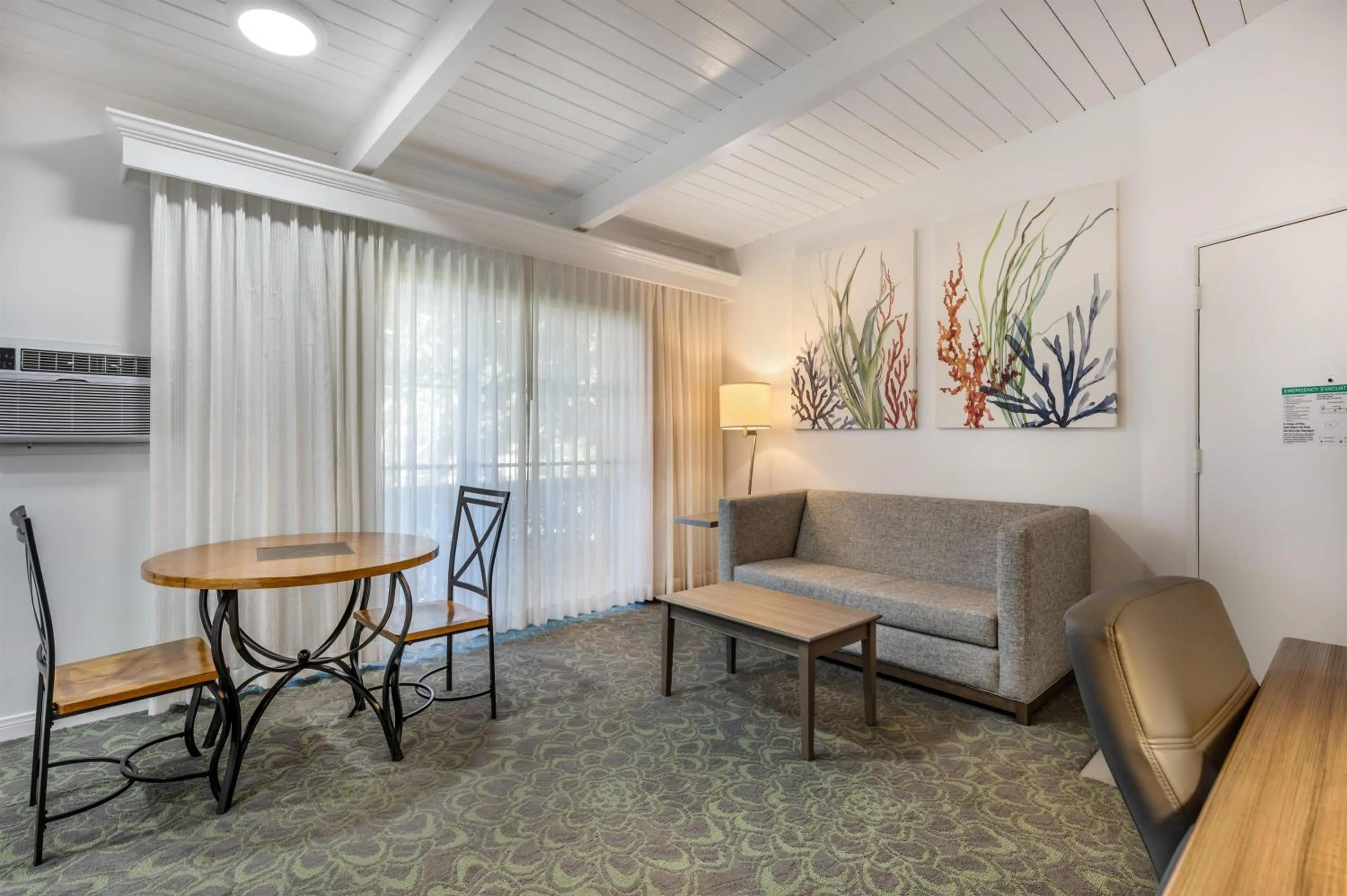 Bedroom in Best Western Plus Santa Barbara