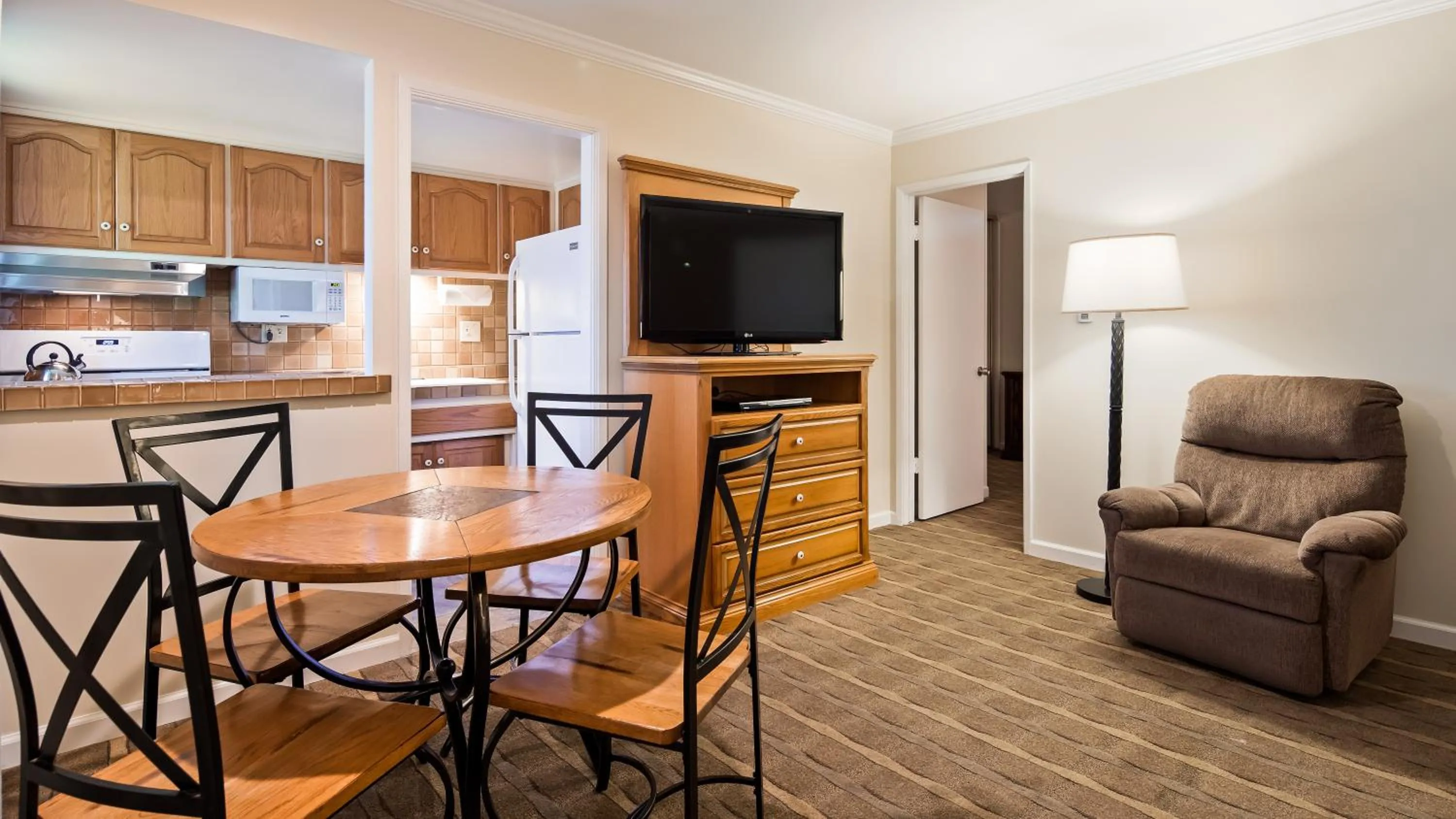 Dining area in Best Western Plus Santa Barbara