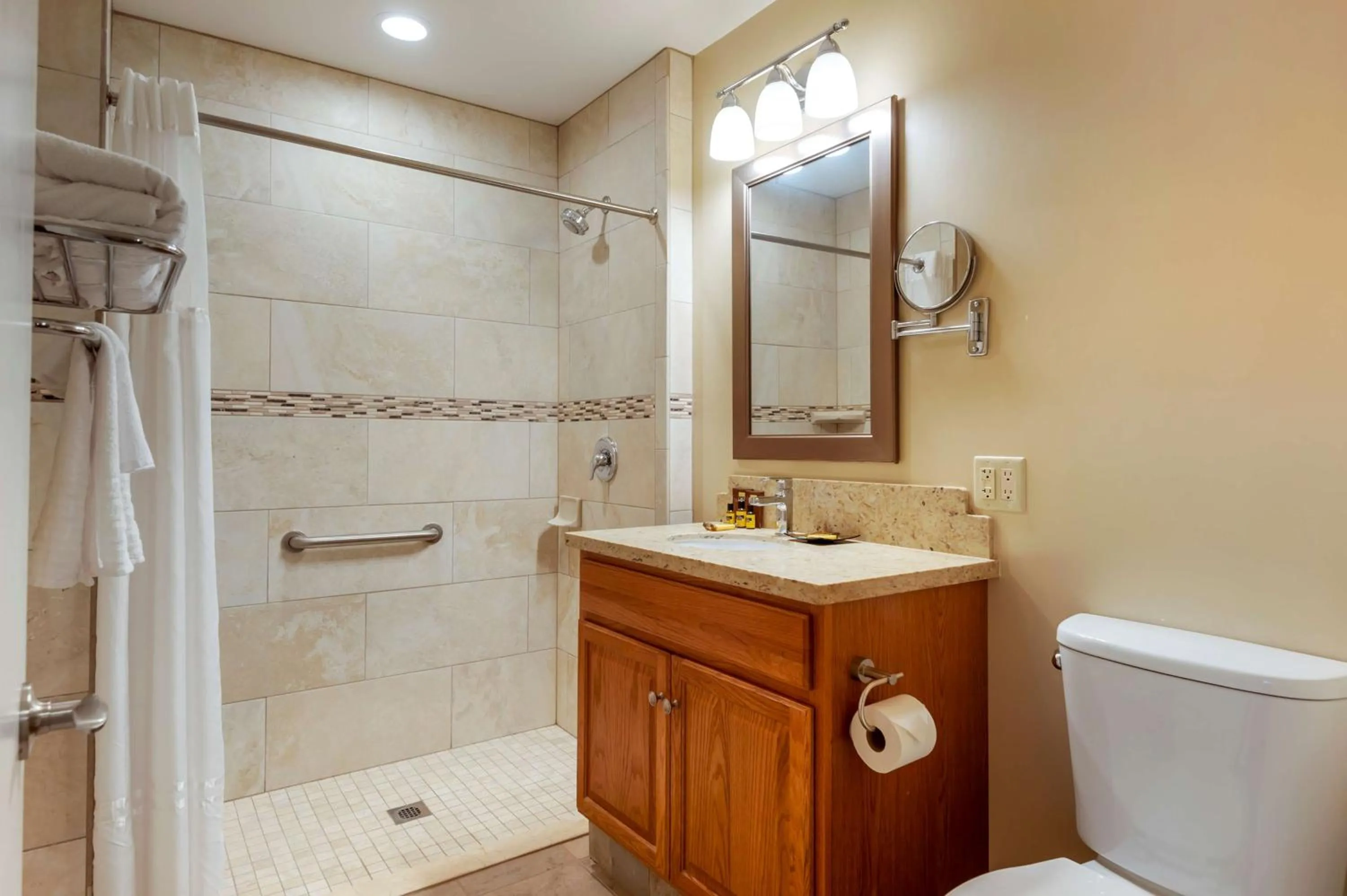 Photo of the whole room in Best Western Plus Santa Barbara