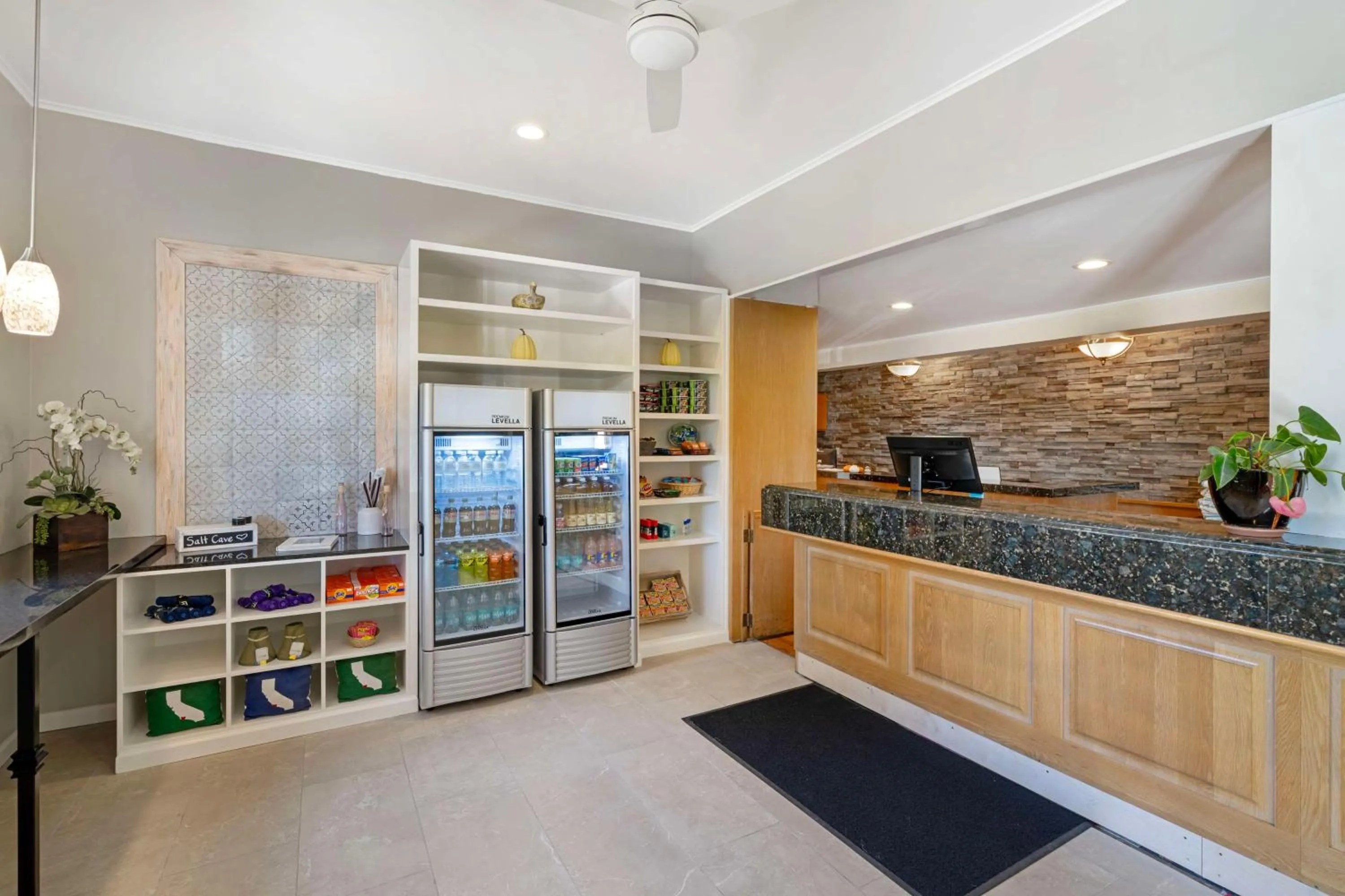 Lobby or reception in Best Western Plus Santa Barbara