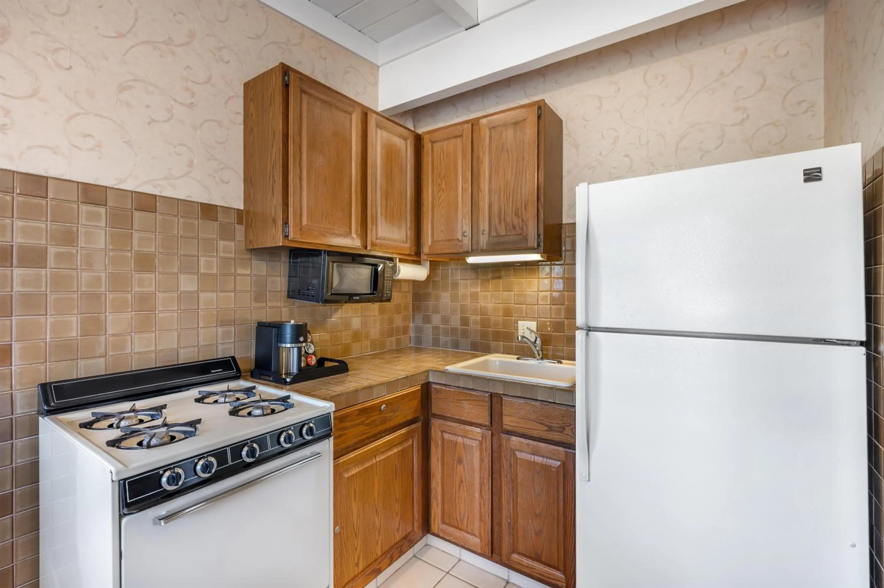 Bedroom in Best Western Plus Santa Barbara