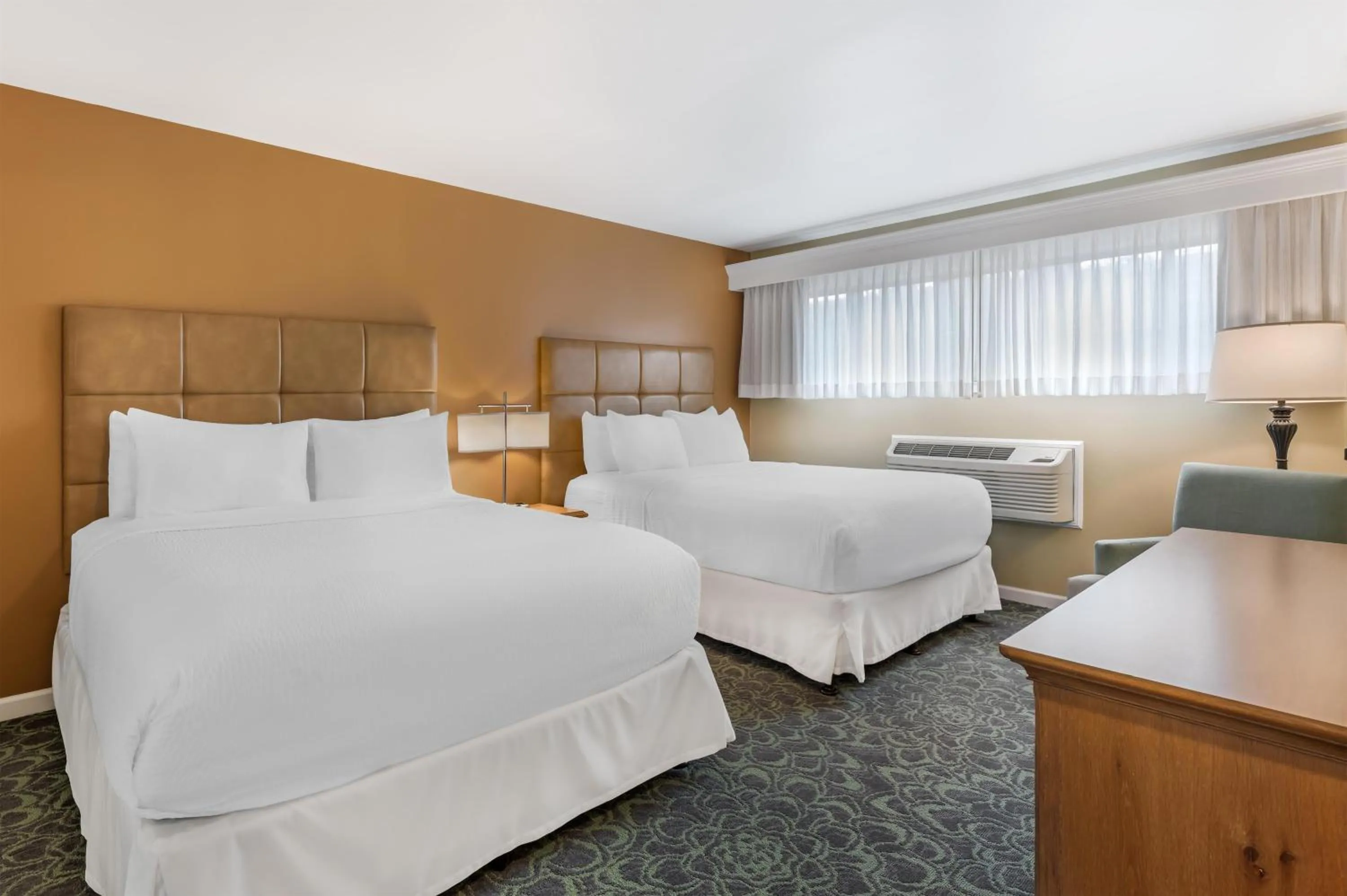 Bedroom, Bed in Best Western Plus Santa Barbara