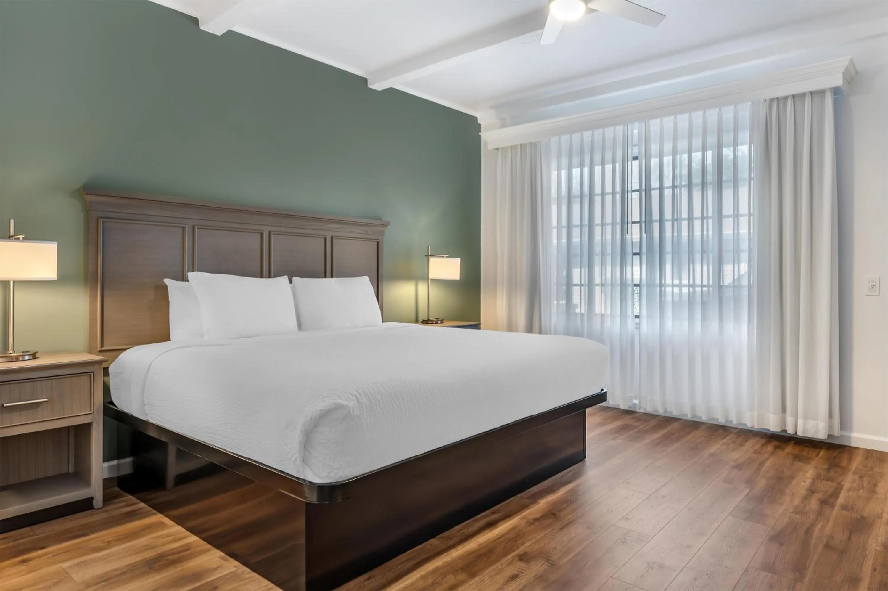 Bedroom, Bed in Best Western Plus Santa Barbara