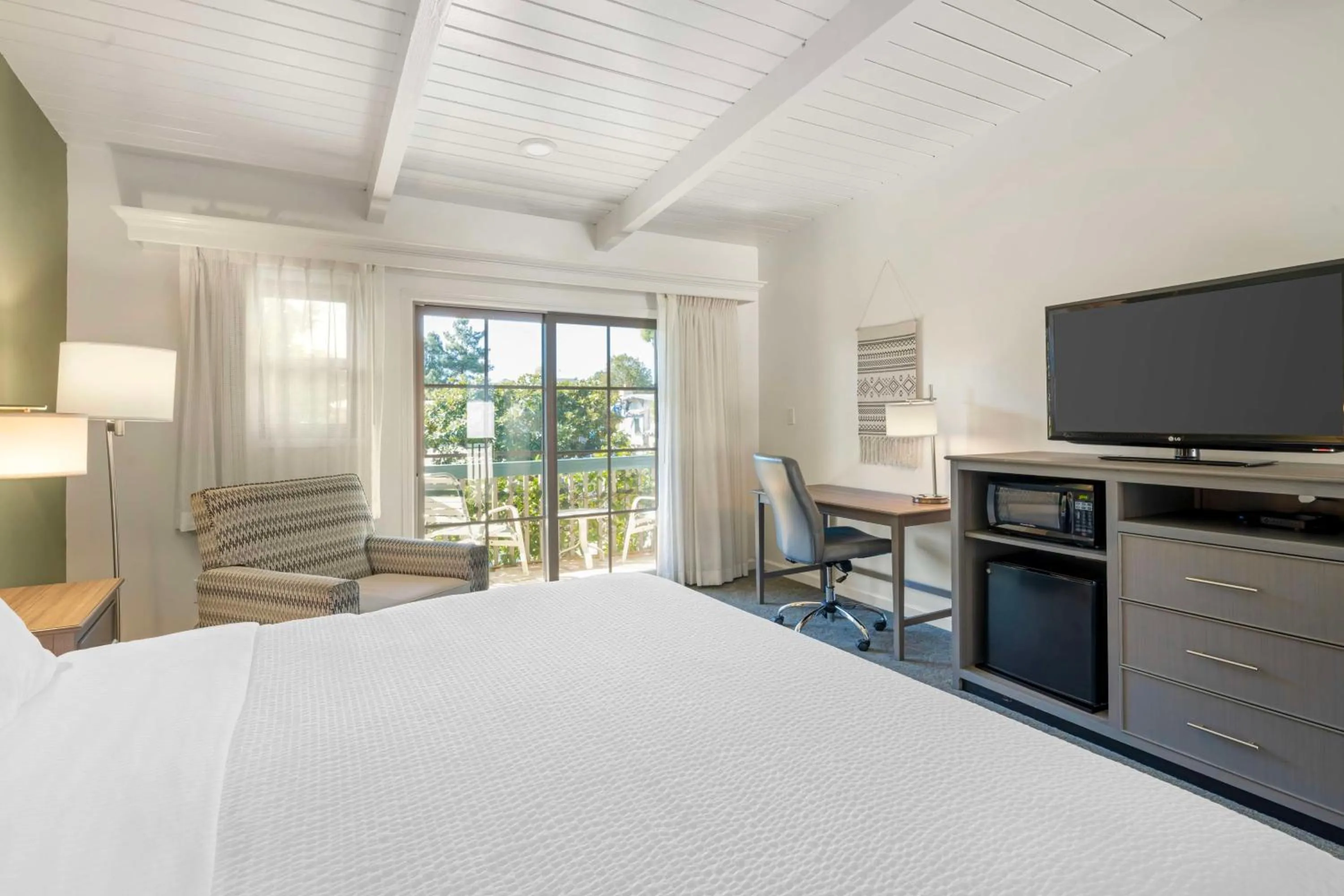 Bedroom, Bed in Best Western Plus Santa Barbara