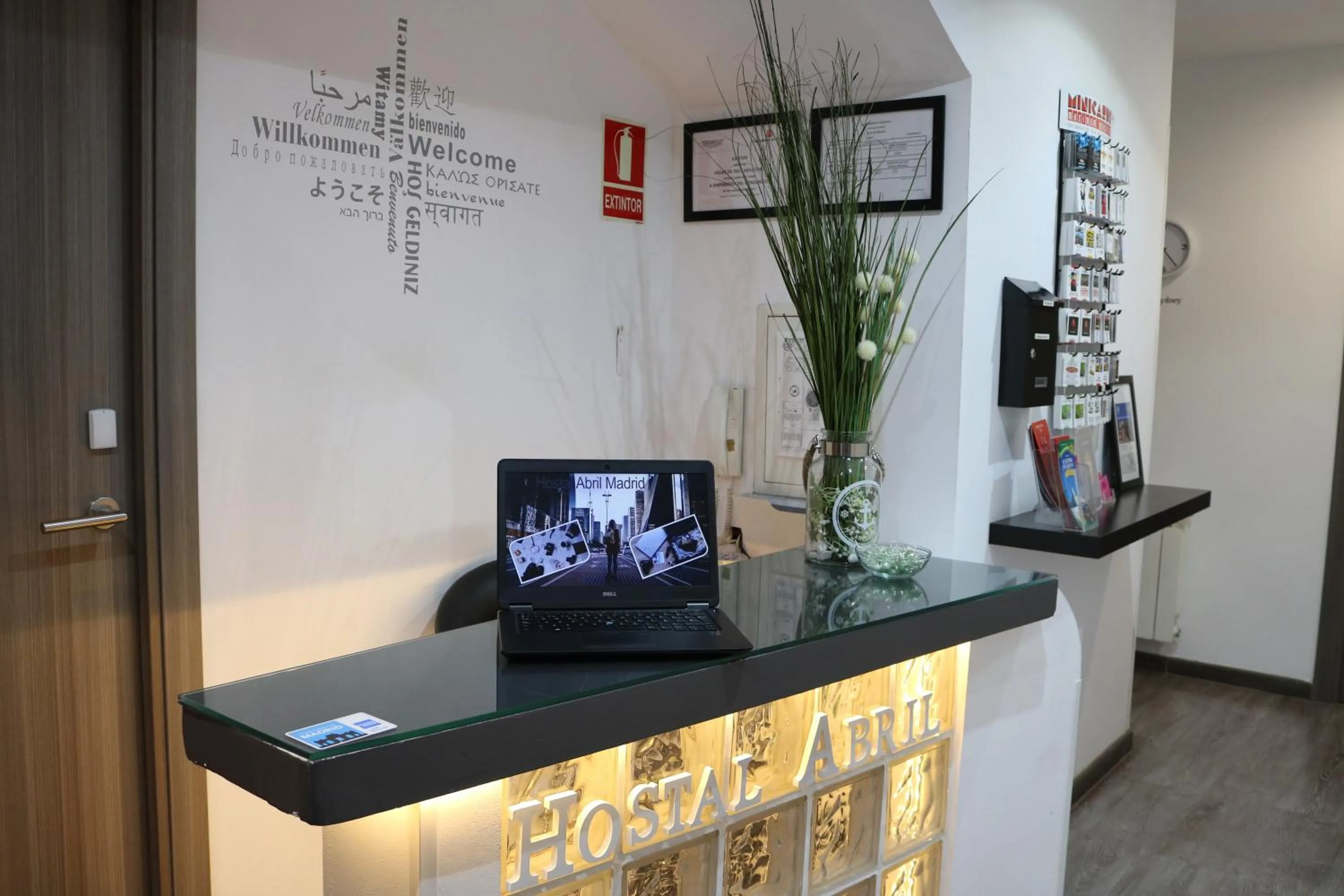 Lobby or reception in Hostal Abril Madrid
