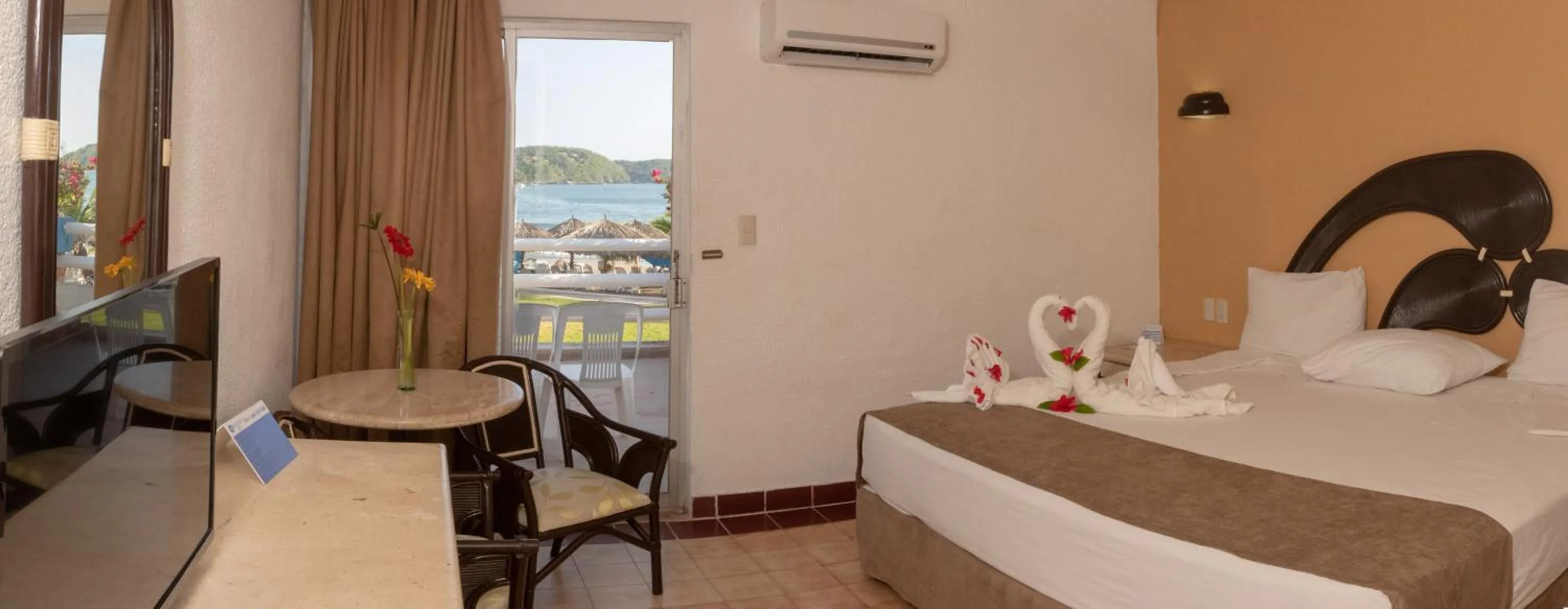 Bed in Qualton Club Ixtapa All Inclusive