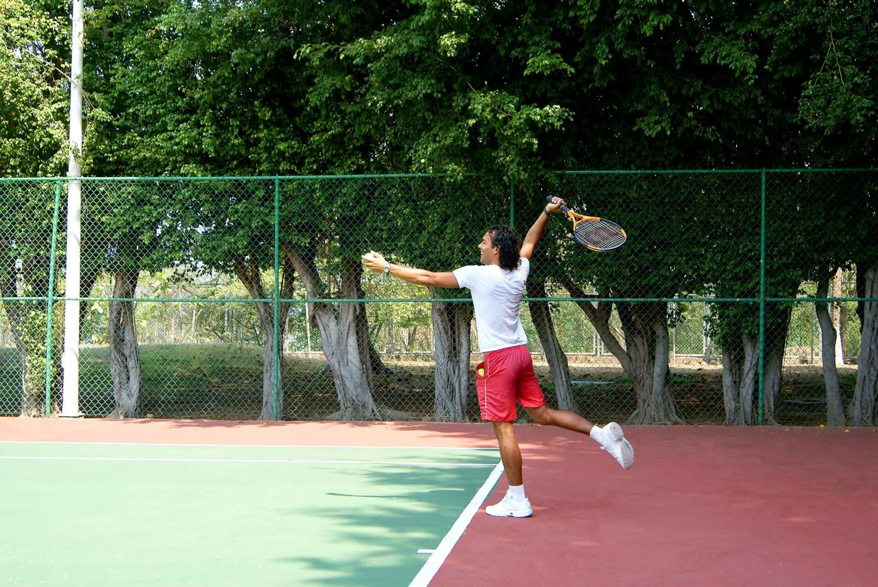 Tennis court in Qualton Club Ixtapa All Inclusive
