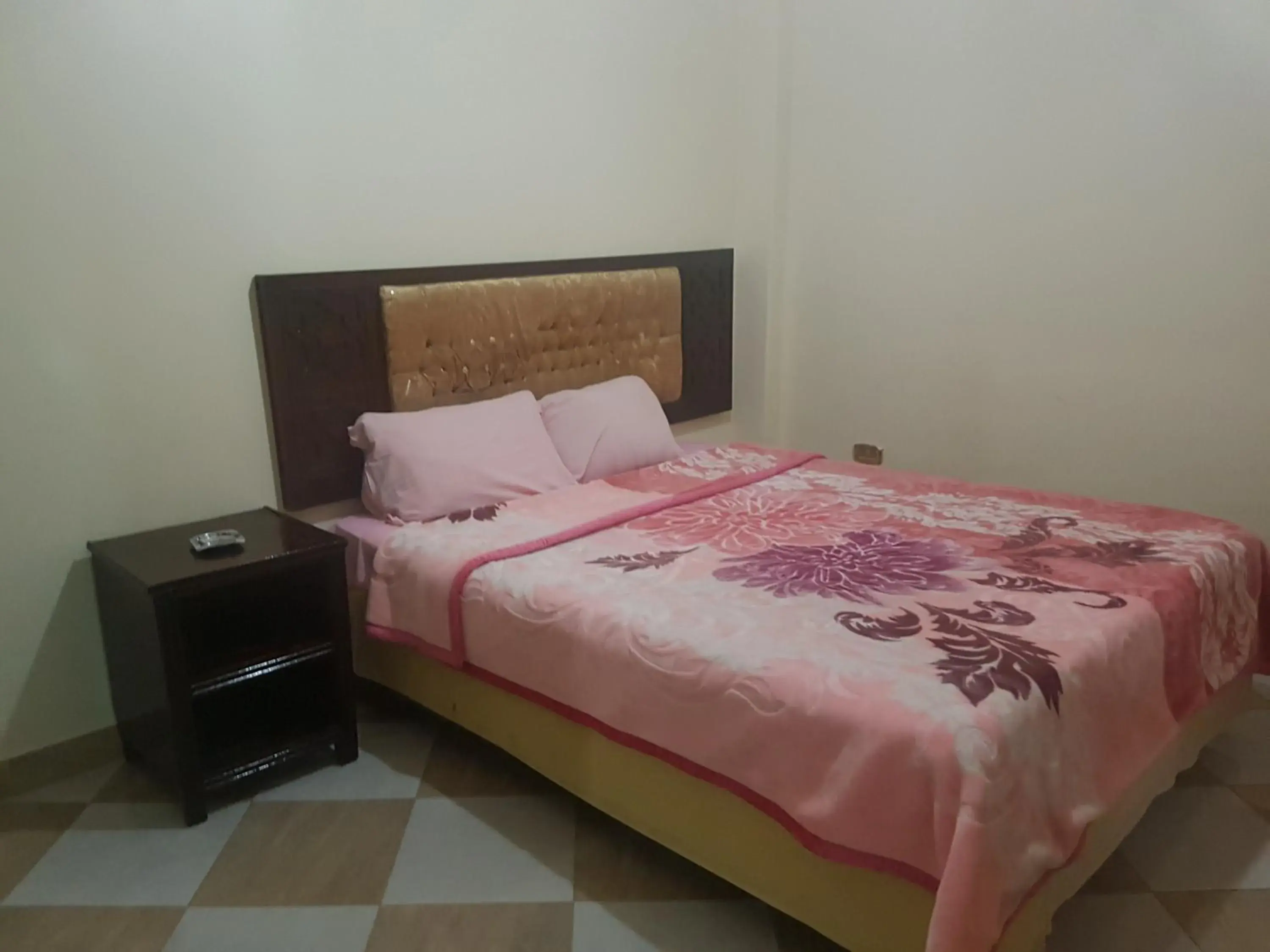 Single Room with Shared Bathroom - single occupancy in Arabian Nights Hostel Single Room with Shared Bathroom - single occupancy in Arabian Nights Hostel