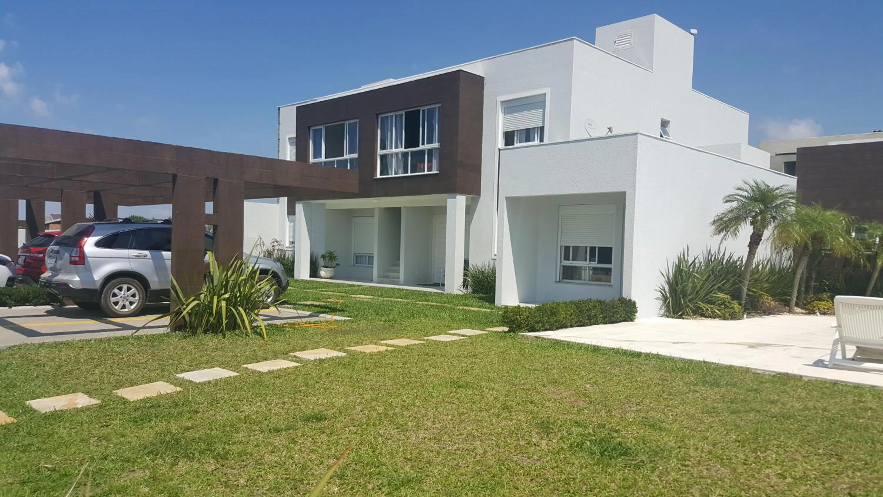 Facade/entrance in Atlantida Park Residence