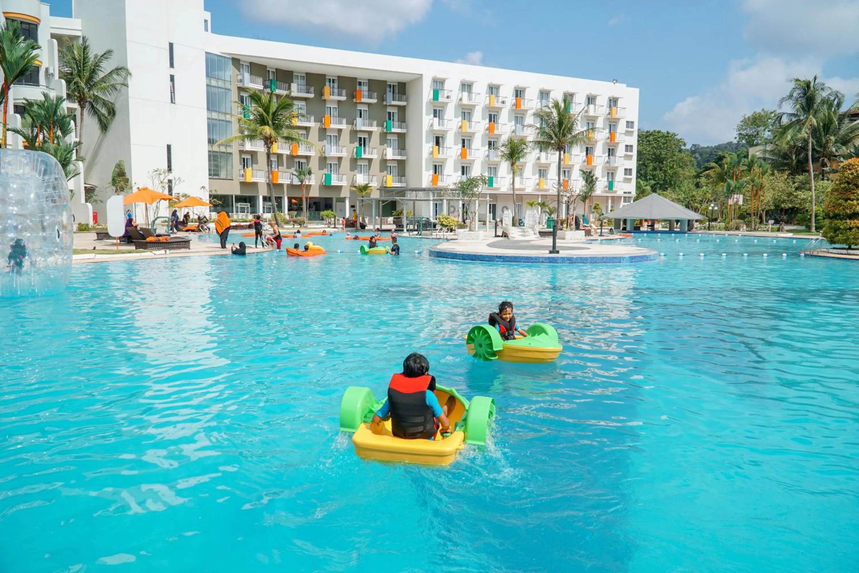 Swimming pool in HARRIS Resort Batam Waterfront