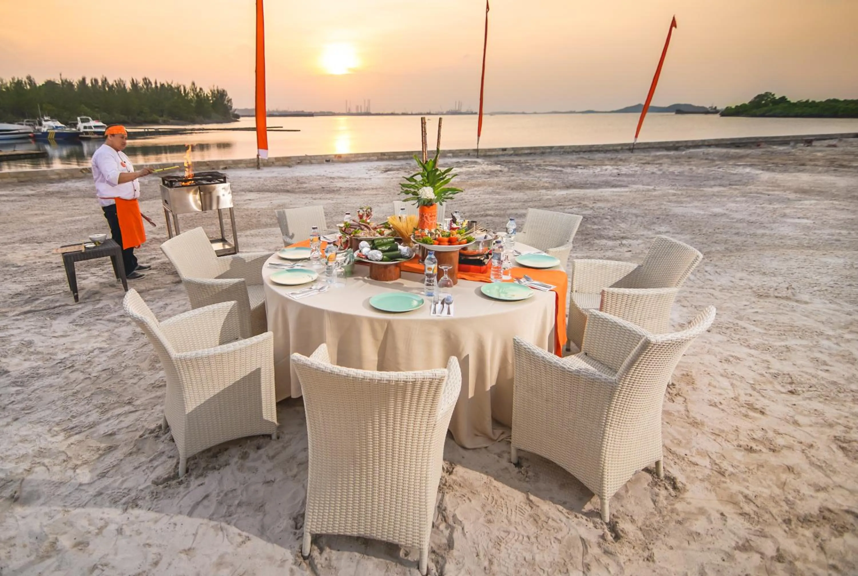 Restaurant/places to eat in HARRIS Resort Batam Waterfront