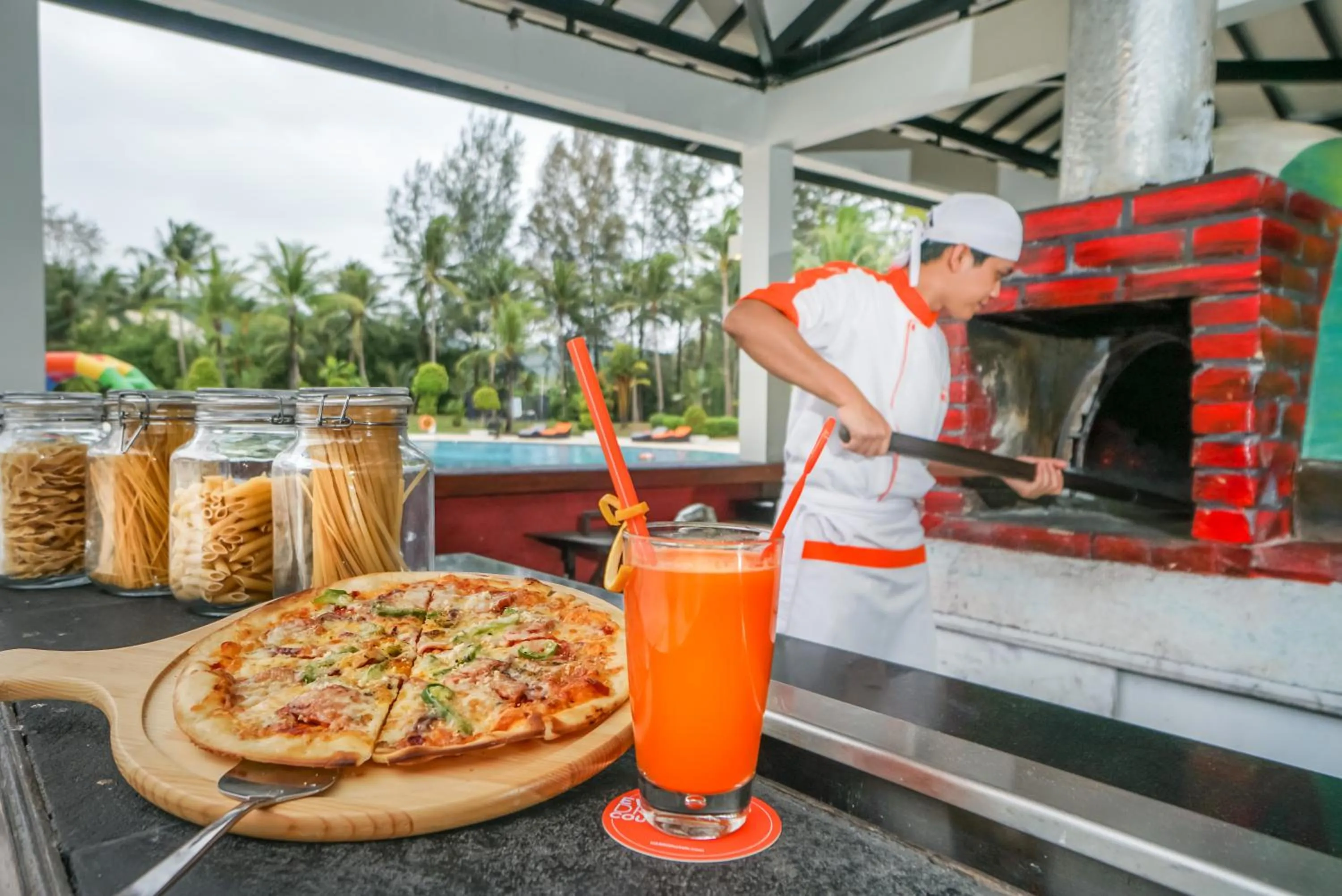 Restaurant/places to eat in HARRIS Resort Batam Waterfront