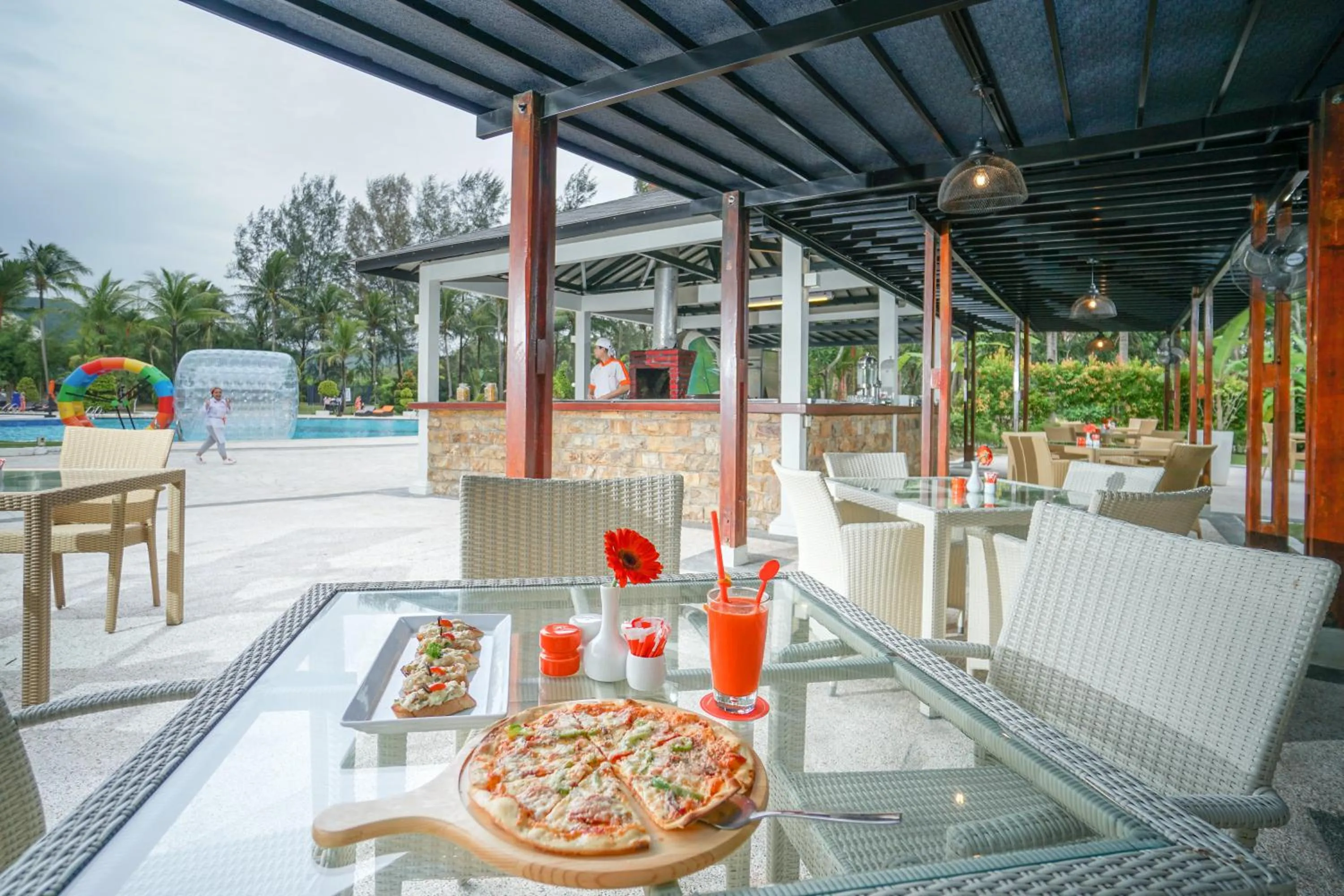 Restaurant/places to eat in HARRIS Resort Batam Waterfront
