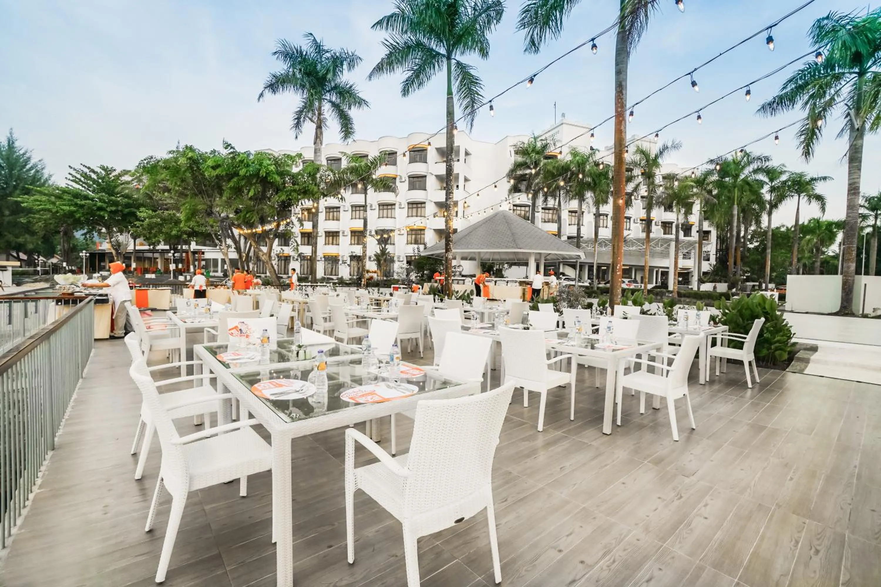 Restaurant/places to eat in HARRIS Resort Batam Waterfront