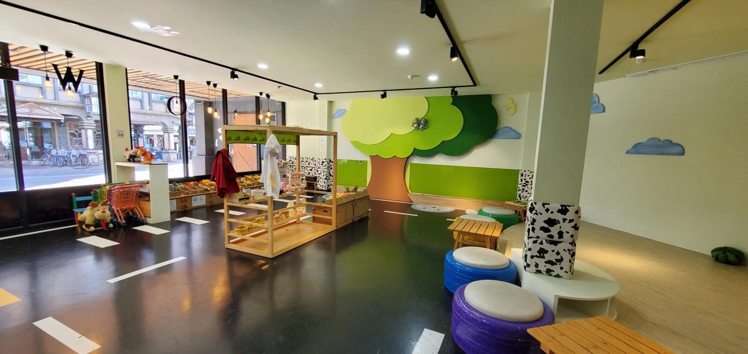 Game Room in Slow Wow Hot Spring Hotel