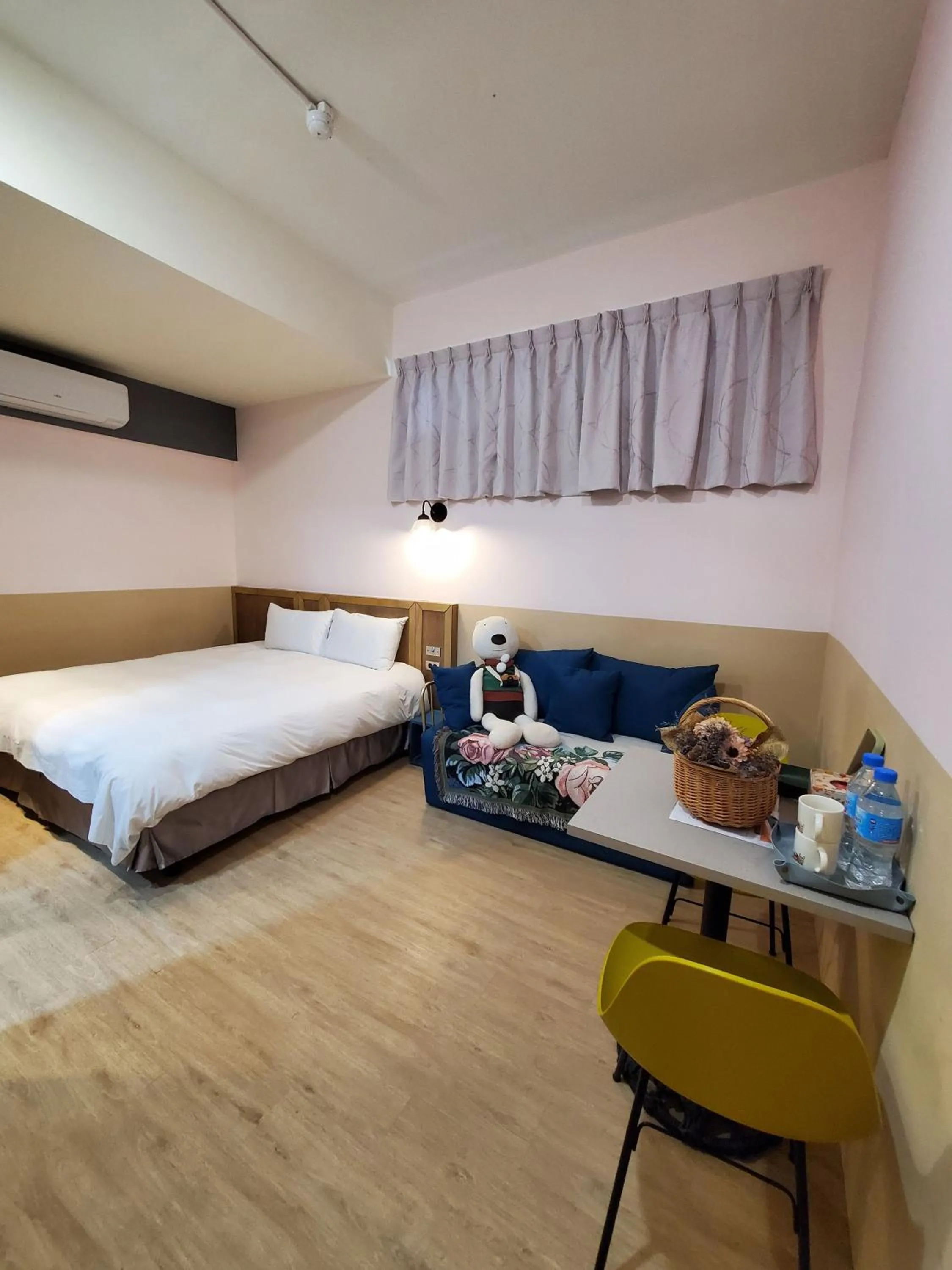 Bedroom, Bed in Slow Wow Hot Spring Hotel