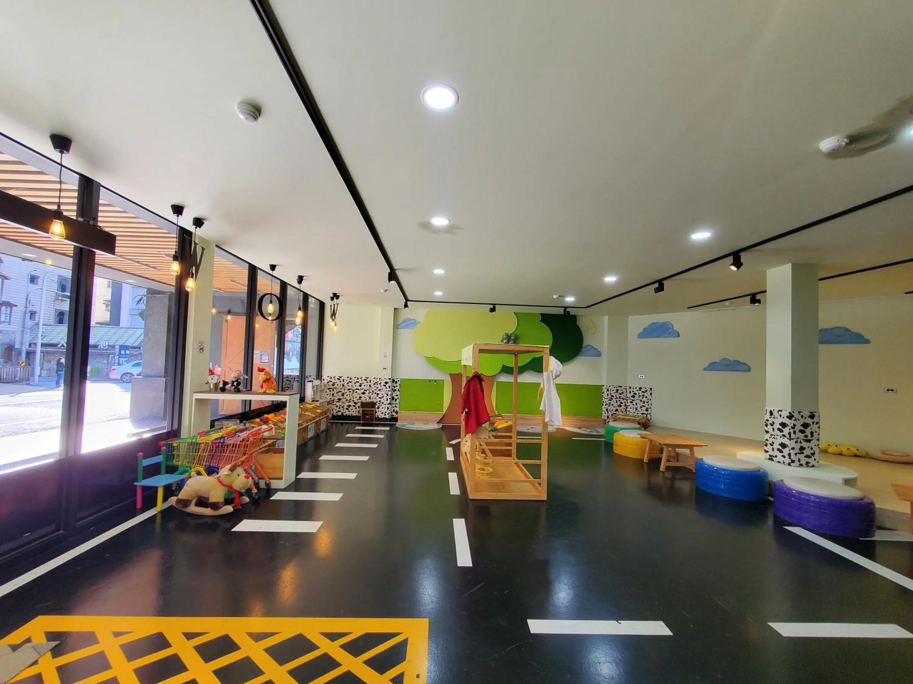 Game Room in Slow Wow Hot Spring Hotel