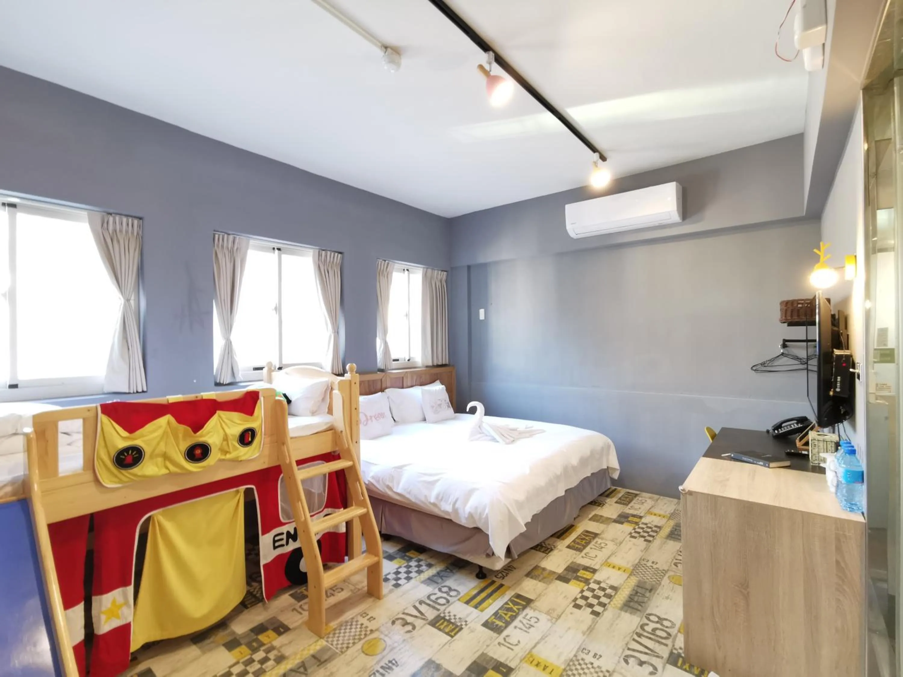 Photo of the whole room, Bed in Slow Wow Hot Spring Hotel