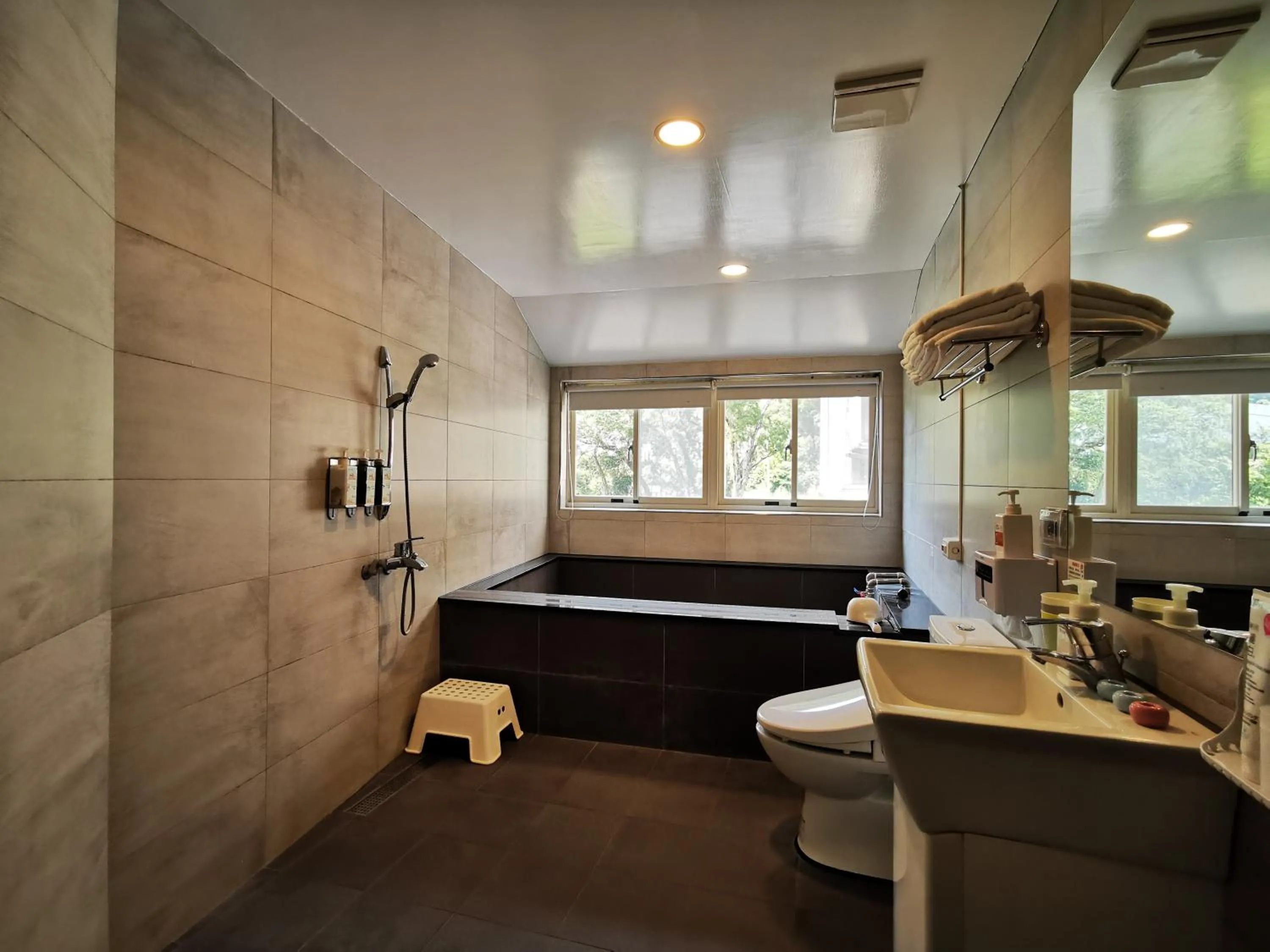 Bathroom in Slow Wow Hot Spring Hotel