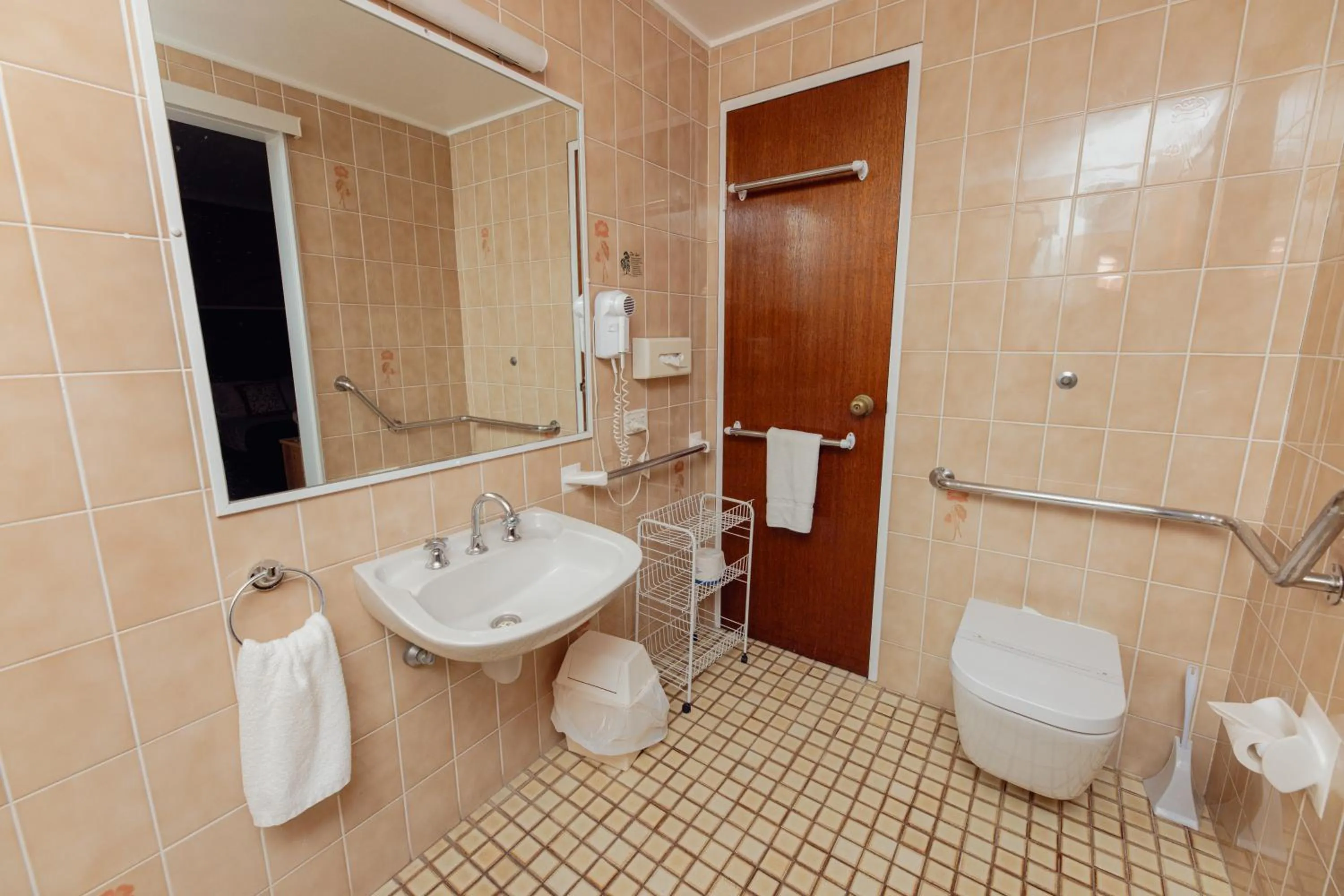 Facility for disabled guests in Cumberland Motor Inn